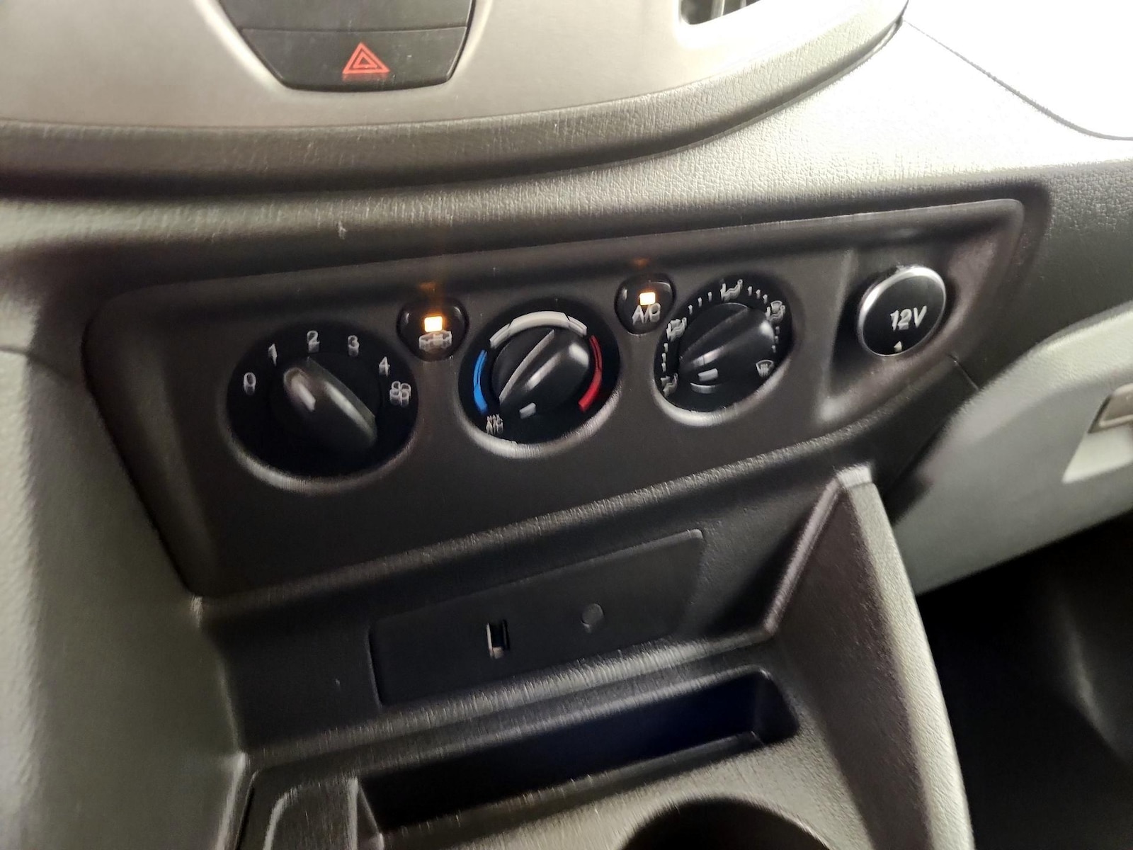 2019 Ford Transit Passenger Van XLT - Photo 17