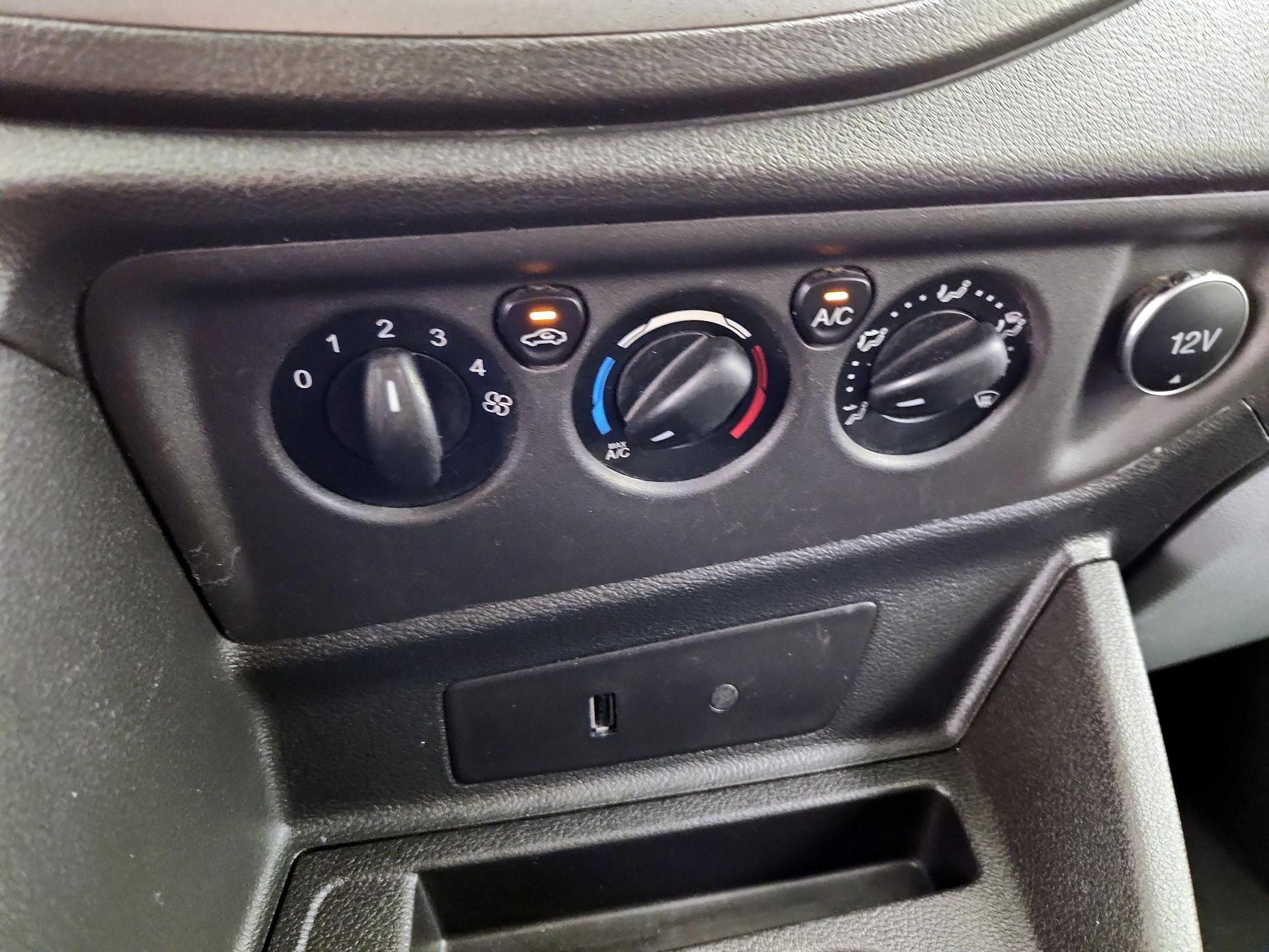 Thumbnail: 2019 Ford Transit Series - 16