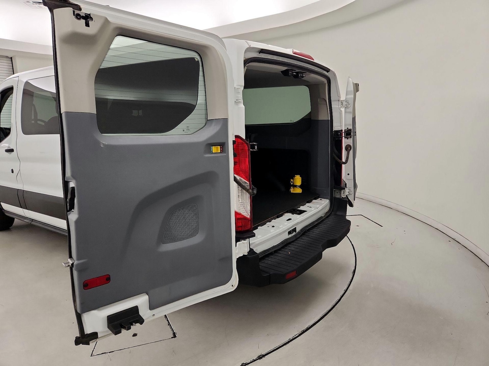 2019 Ford Transit Passenger Van XL - Photo 23