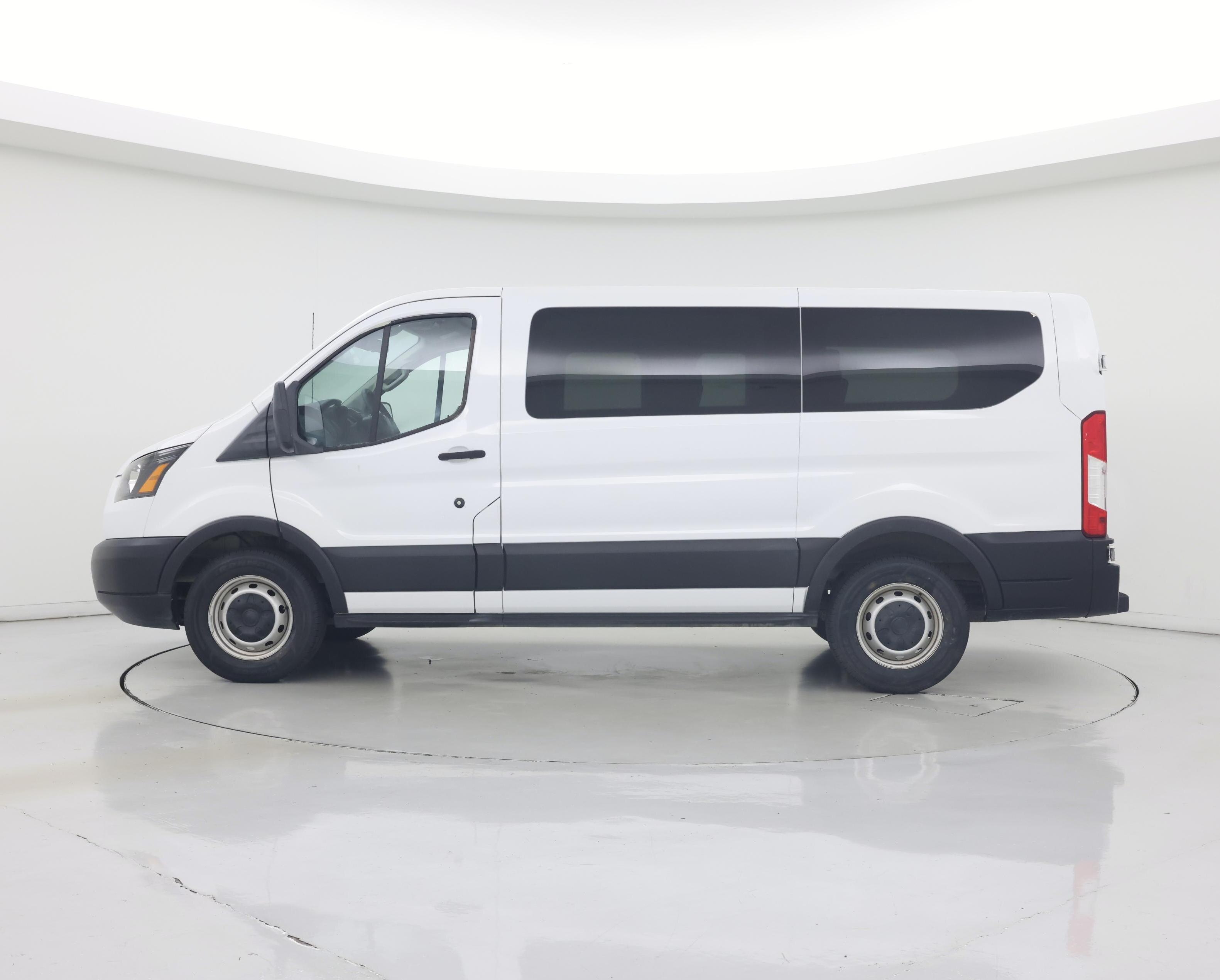 Thumbnail: 2019 Ford Transit Series - 3