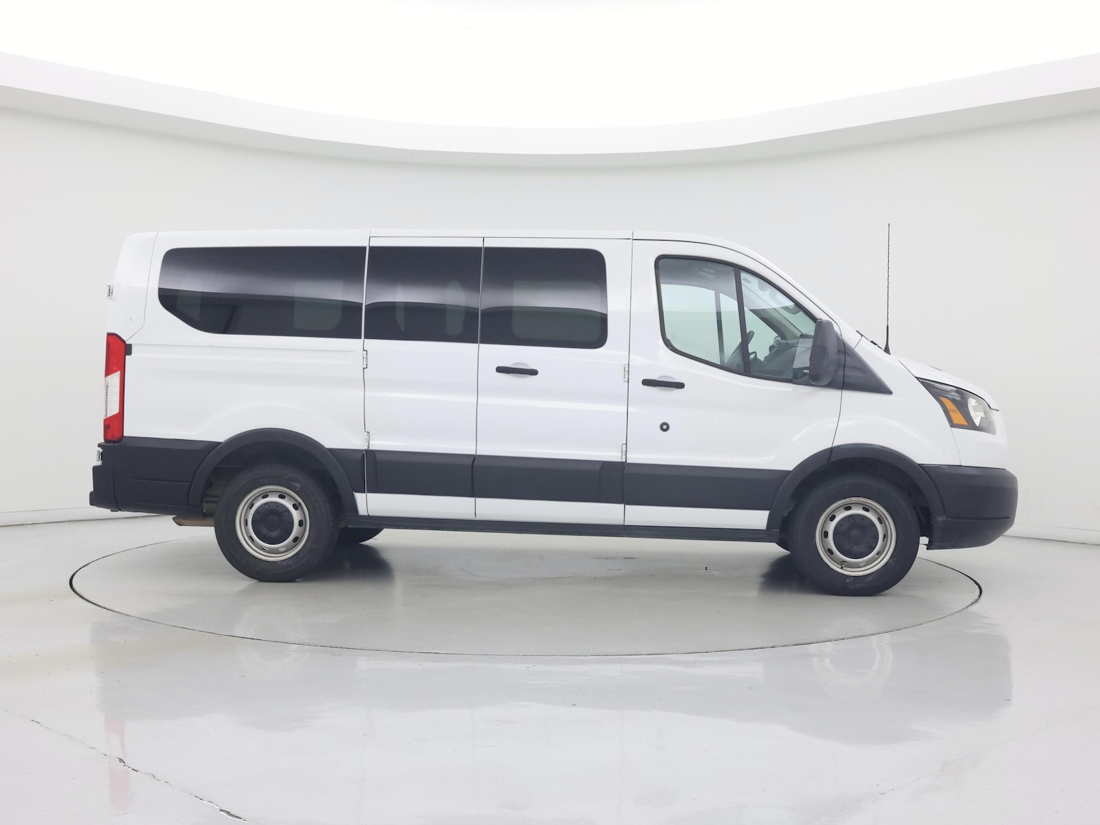 2019 Ford Transit Passenger Van XL - Photo 8