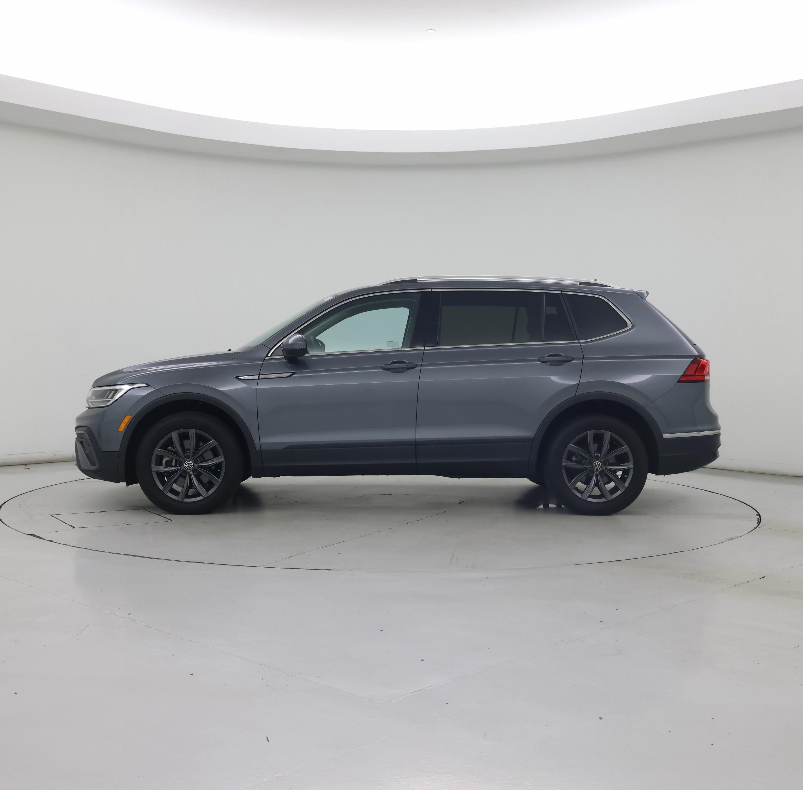 Thumbnail: 2022 Volkswagen Tiguan - 3