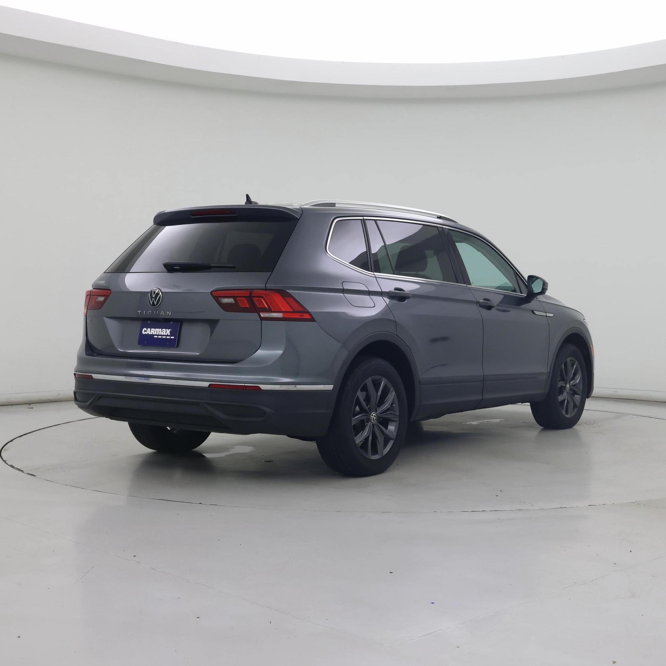 Thumbnail: 2022 Volkswagen Tiguan - 8
