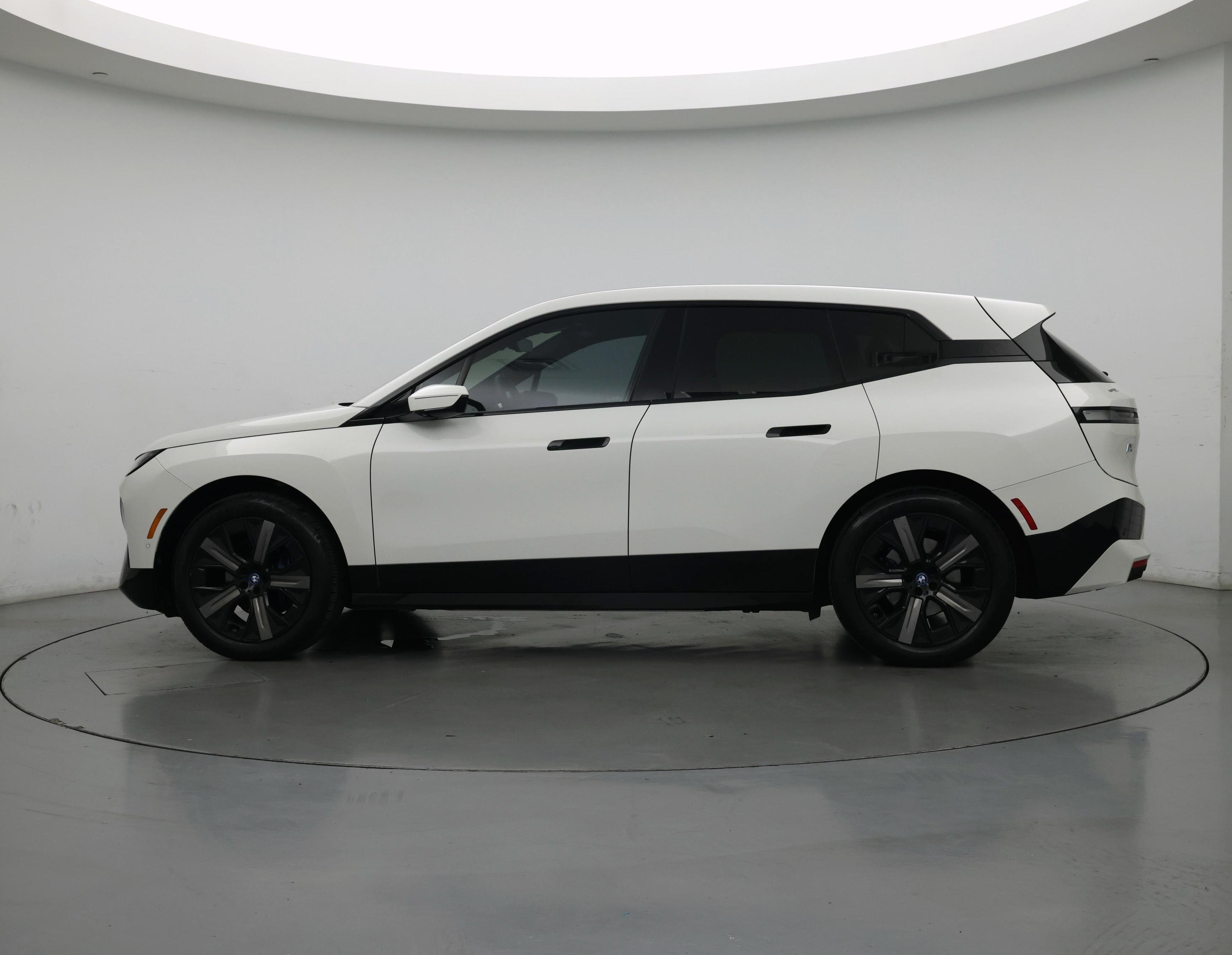 Thumbnail: 2023 BMW iX - 3