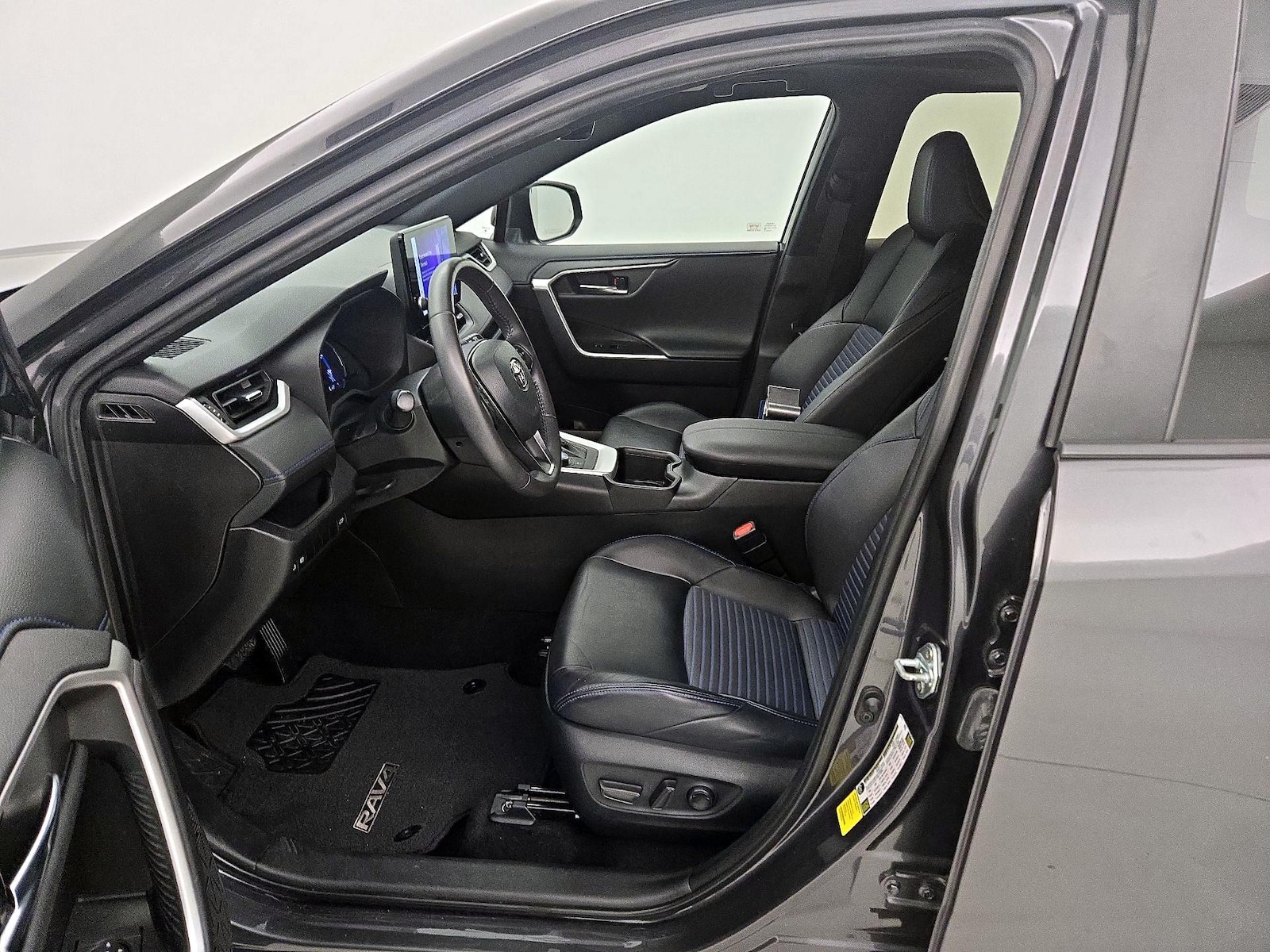 2024 Toyota RAV4 XSE - Photo 12