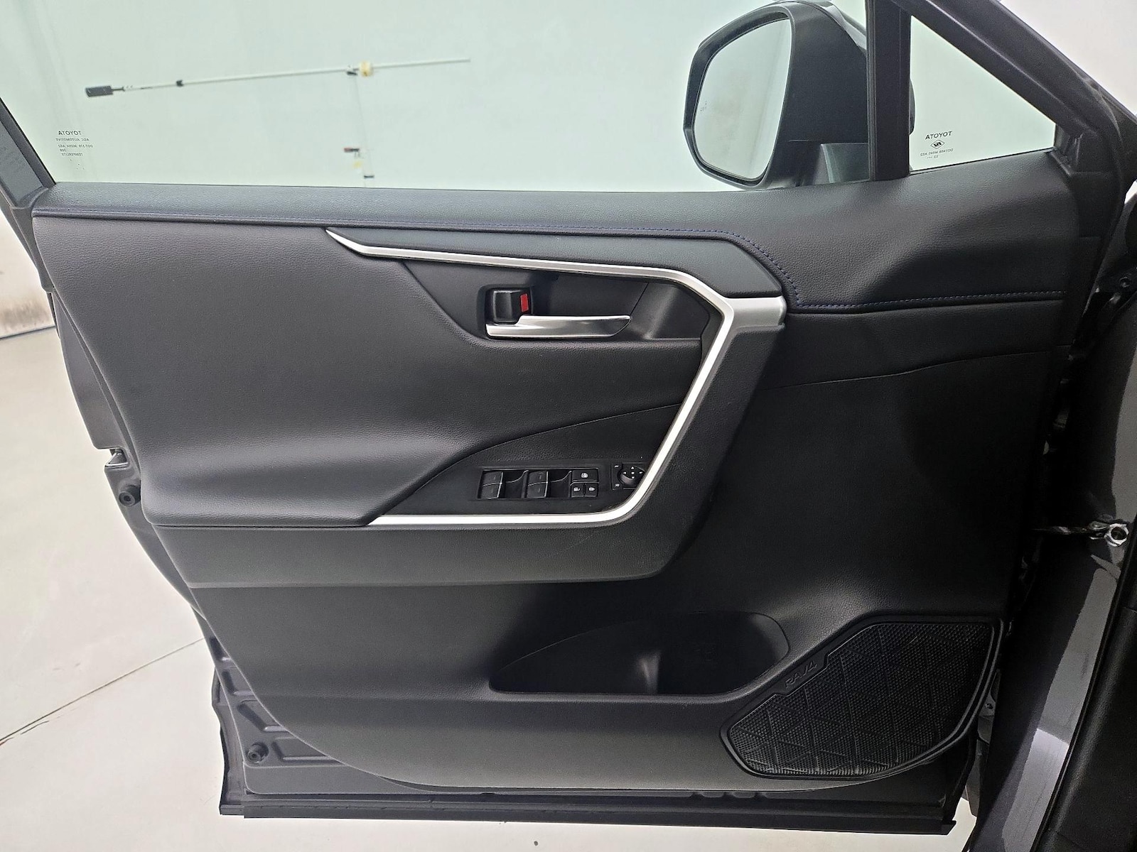 2024 Toyota RAV4 XSE - Photo 13