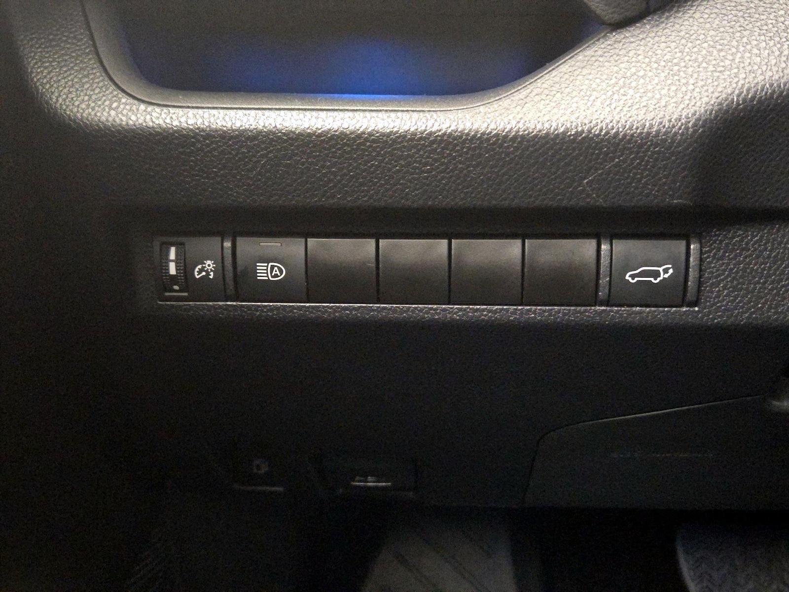 2024 Toyota RAV4 XSE - Photo 14