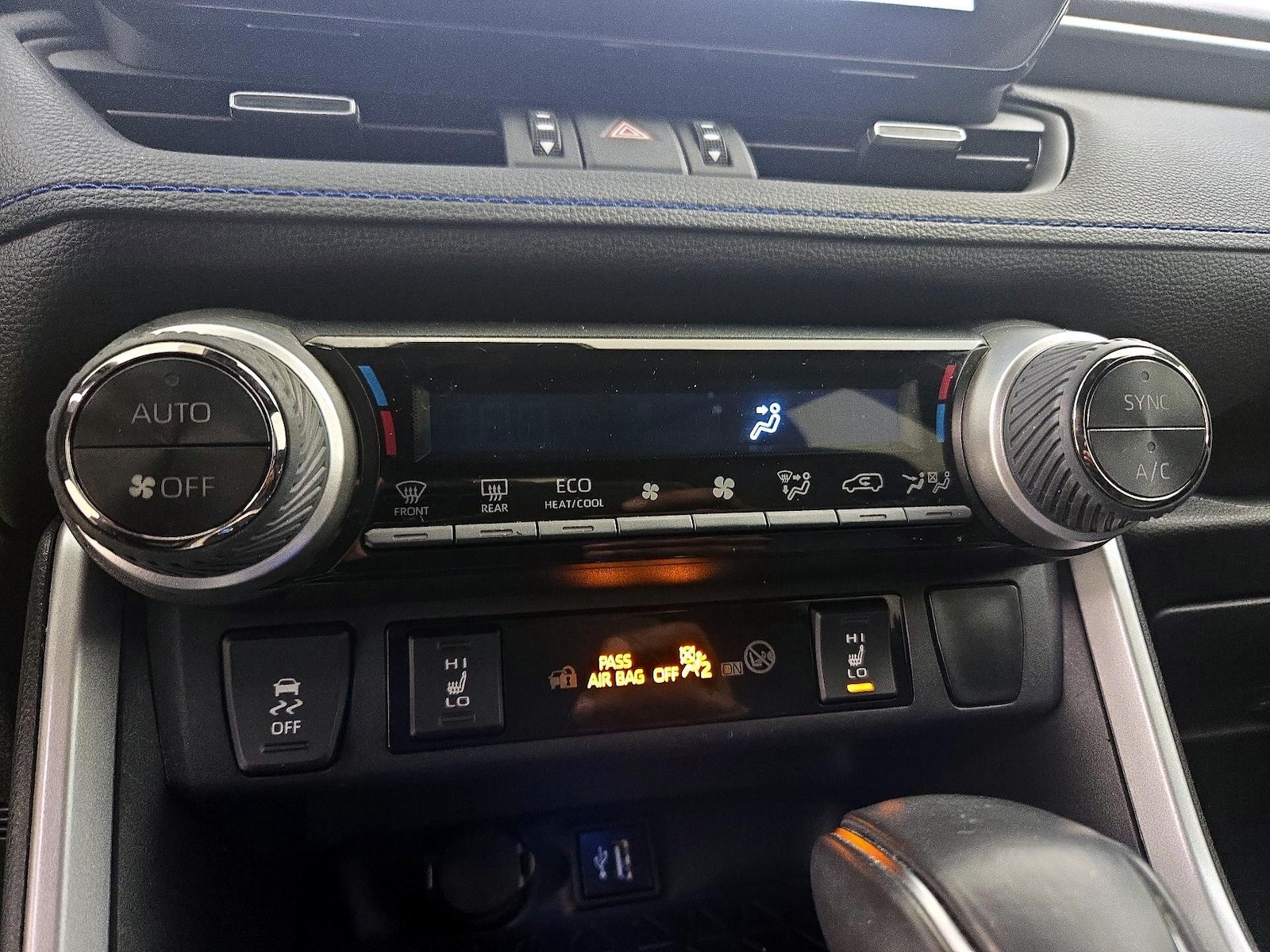 2024 Toyota RAV4 XSE - Photo 18