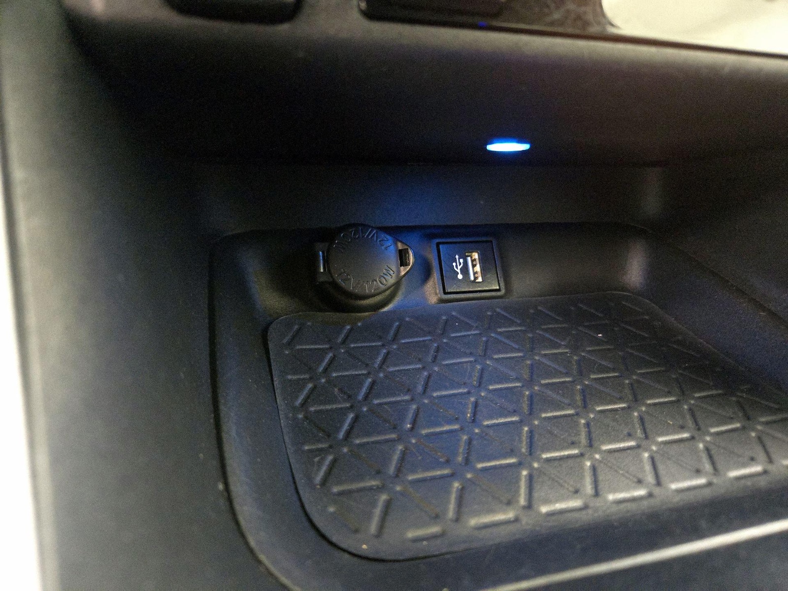 2024 Toyota RAV4 XSE - Photo 20