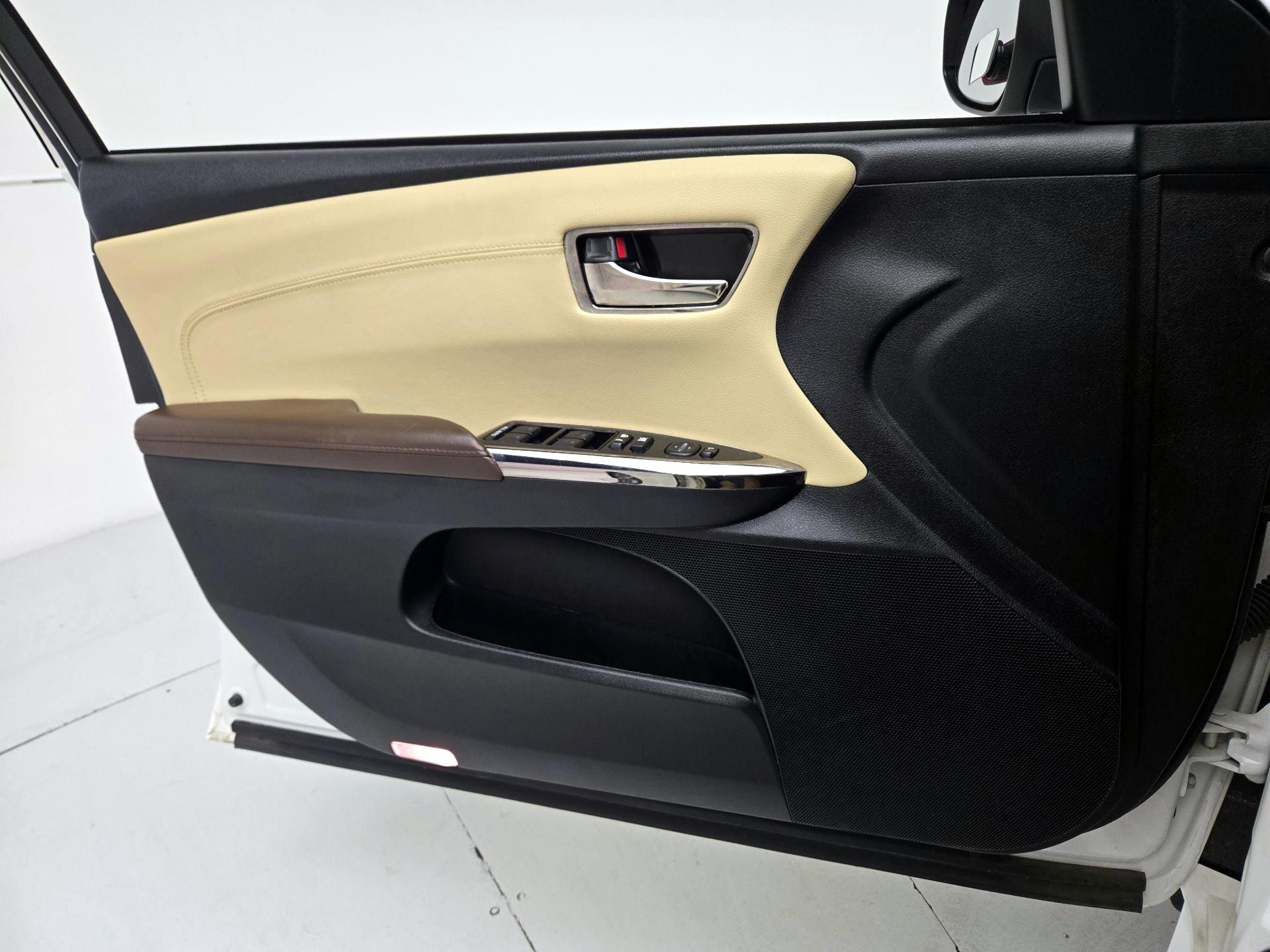 Thumbnail: 2018 Toyota Avalon - 12
