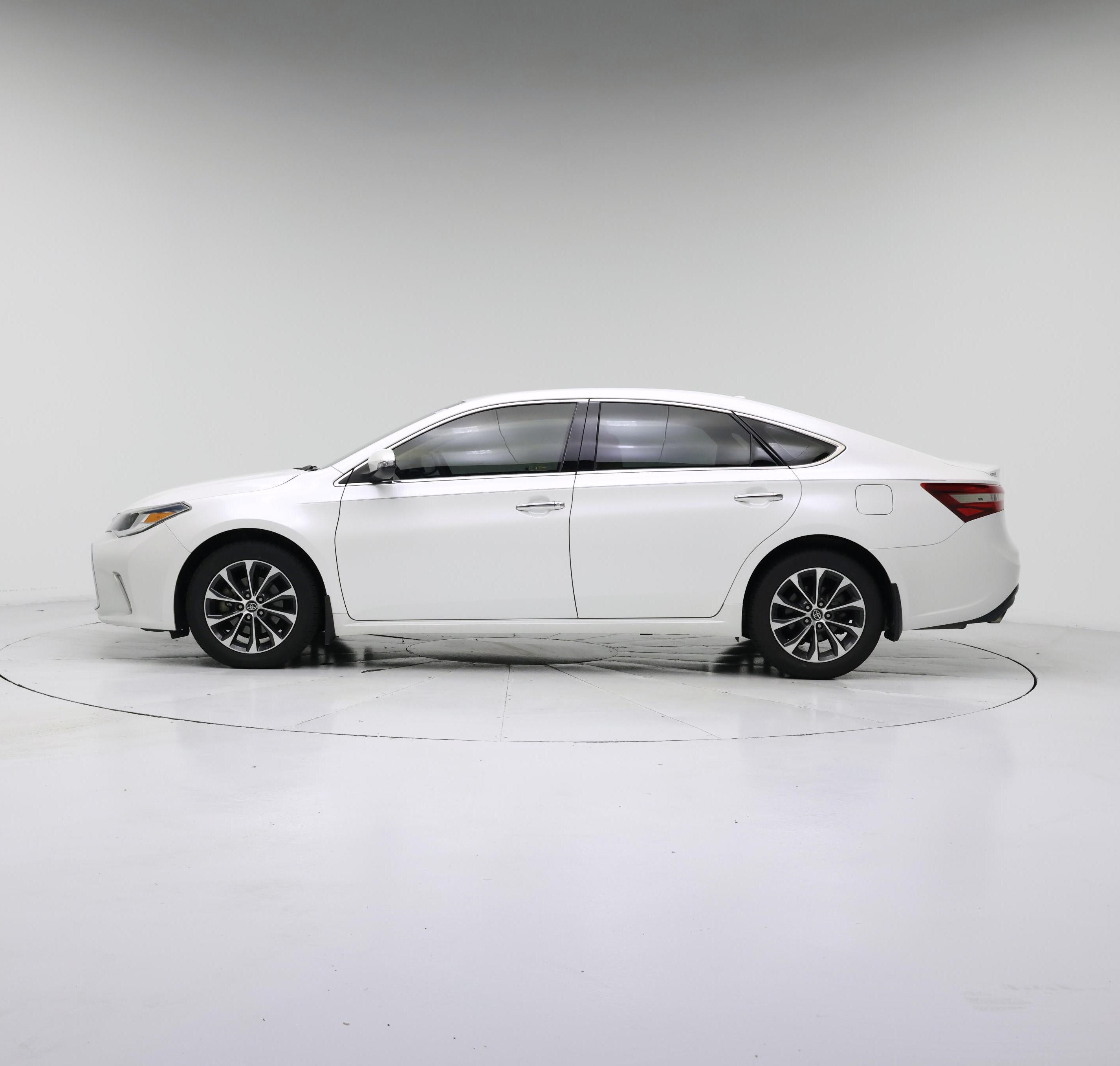 Thumbnail: 2018 Toyota Avalon - 3