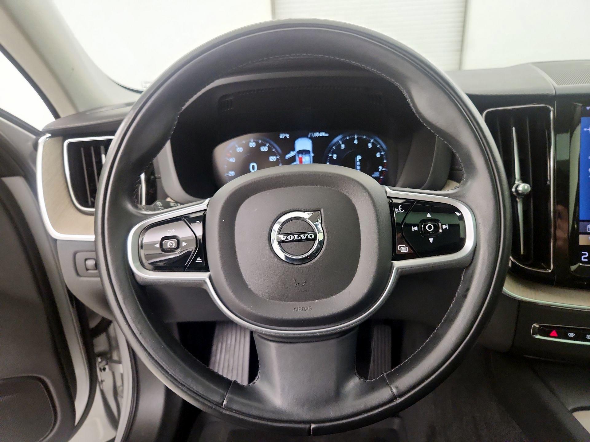 Thumbnail: 2021 Volvo XC60 - 10