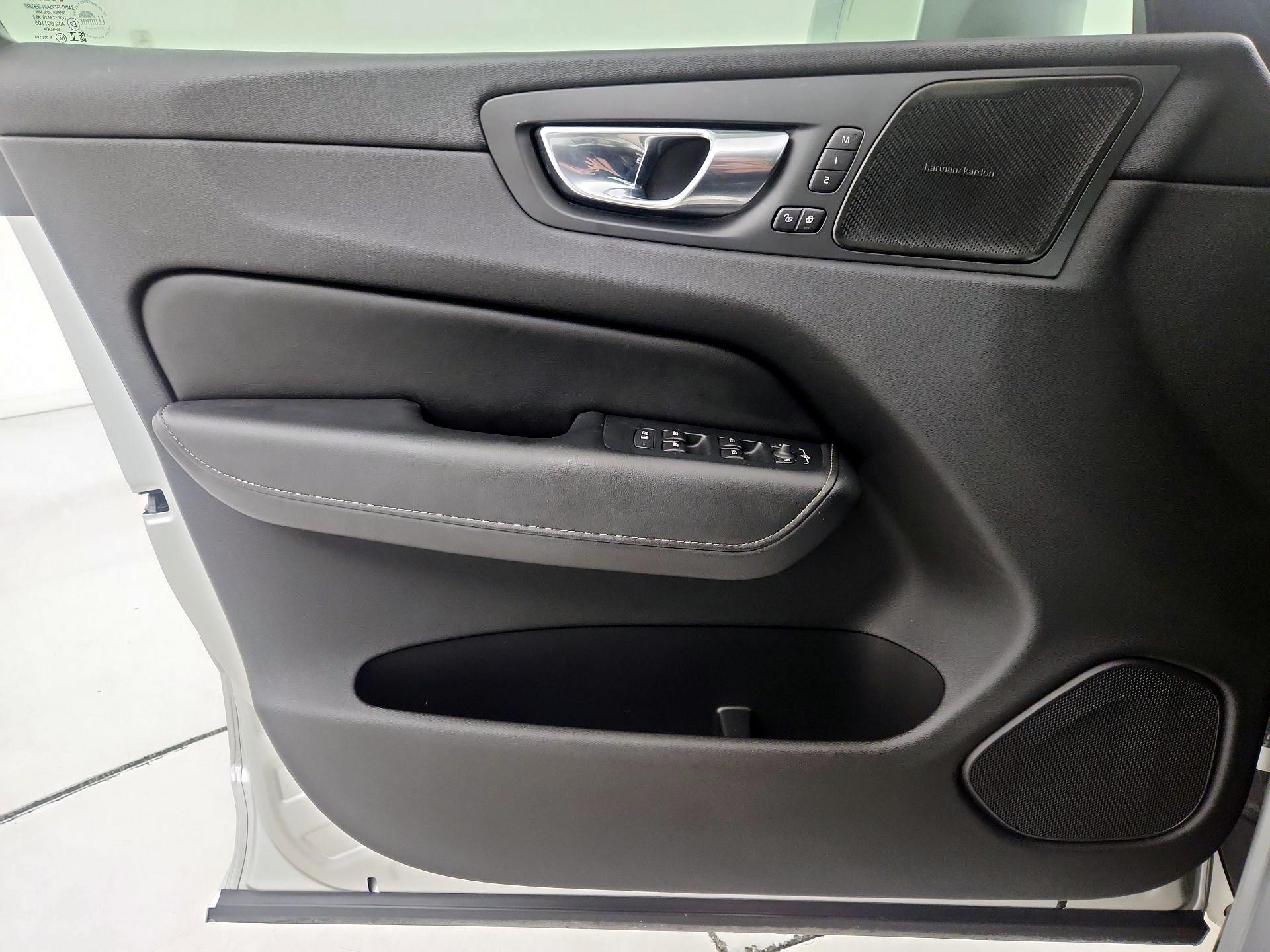 Thumbnail: 2021 Volvo XC60 - 12