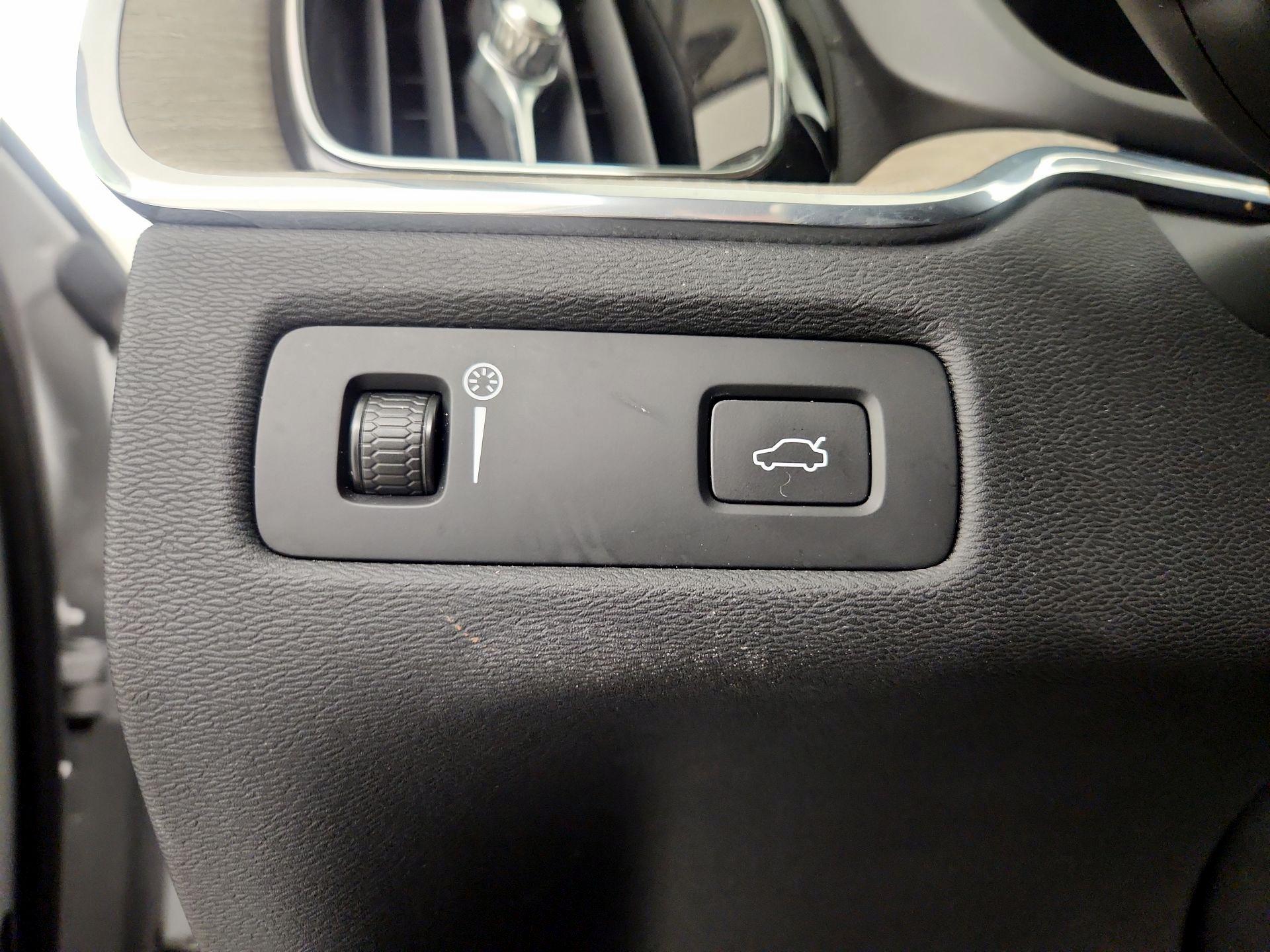 Thumbnail: 2021 Volvo XC60 - 13