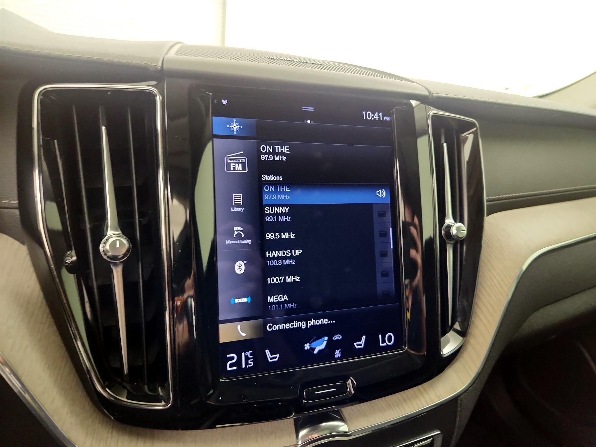 Thumbnail: 2021 Volvo XC60 - 16