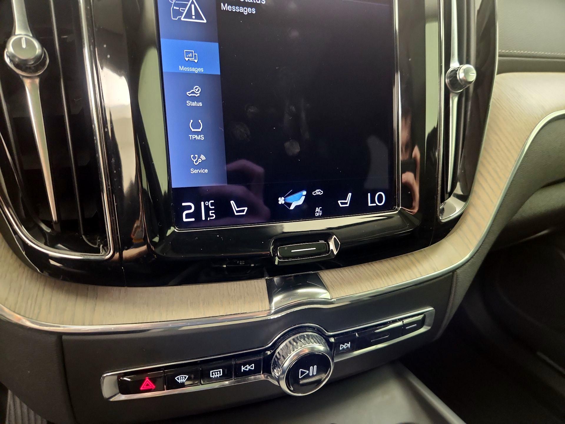 Thumbnail: 2021 Volvo XC60 - 17