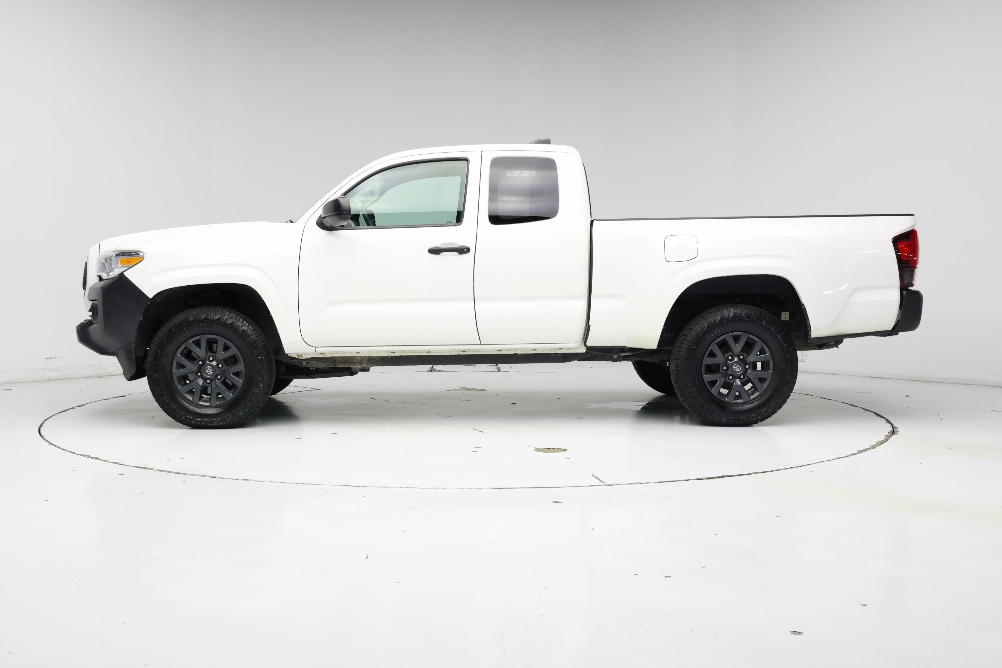 Thumbnail: 2022 Toyota Tacoma - 3