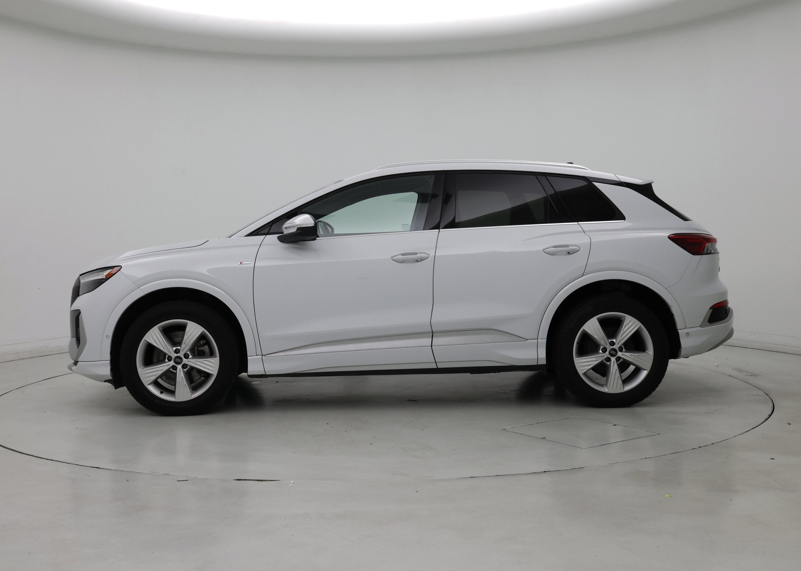 Thumbnail: 2024 Audi Q4 e-tron - 3