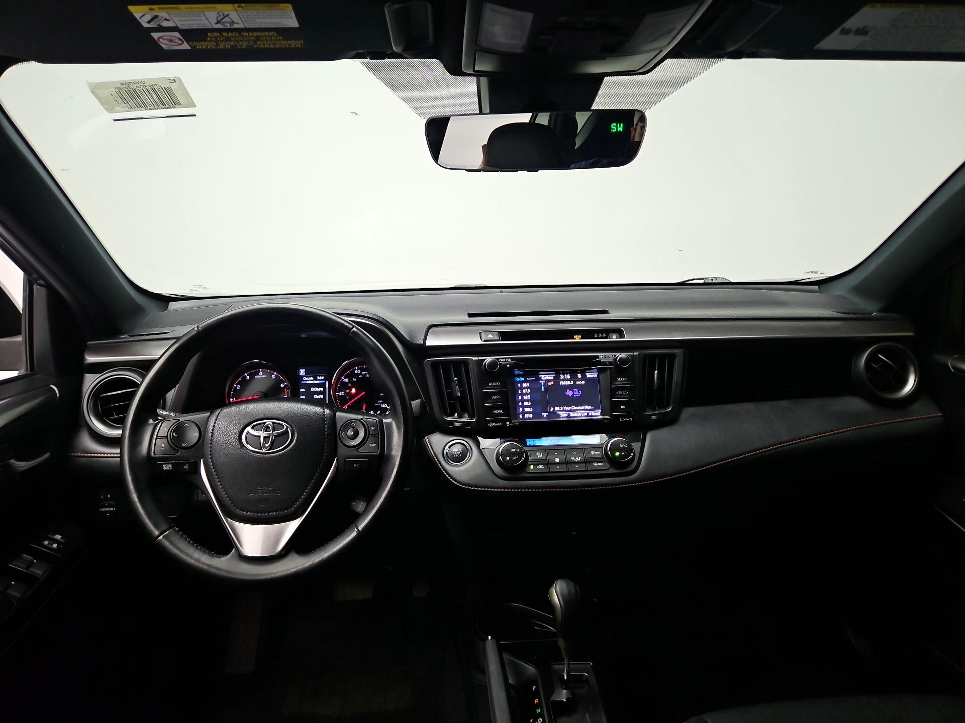 Thumbnail: 2018 Toyota RAV4 - 9