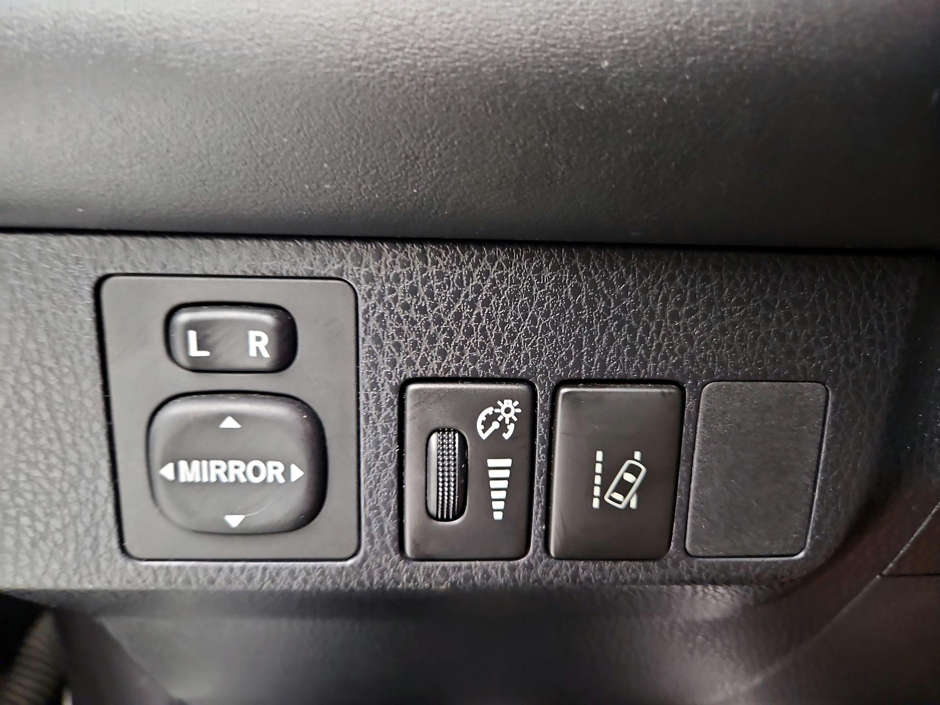 Thumbnail: 2018 Toyota RAV4 - 13