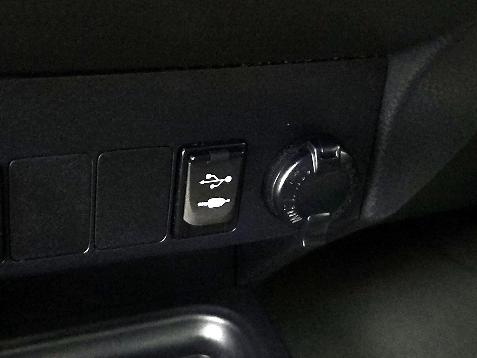 Thumbnail: 2018 Toyota RAV4 - 18