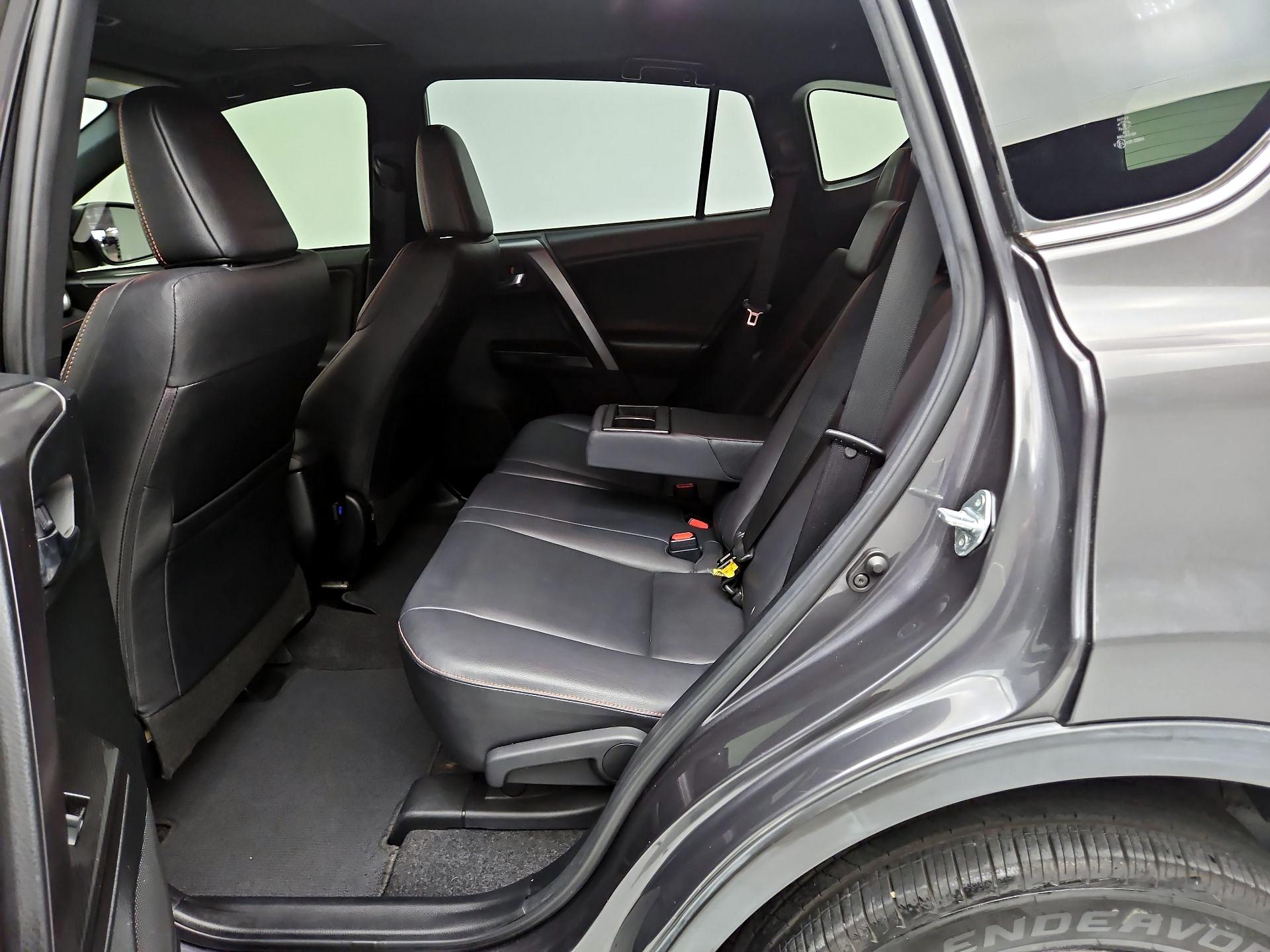 Thumbnail: 2018 Toyota RAV4 - 20