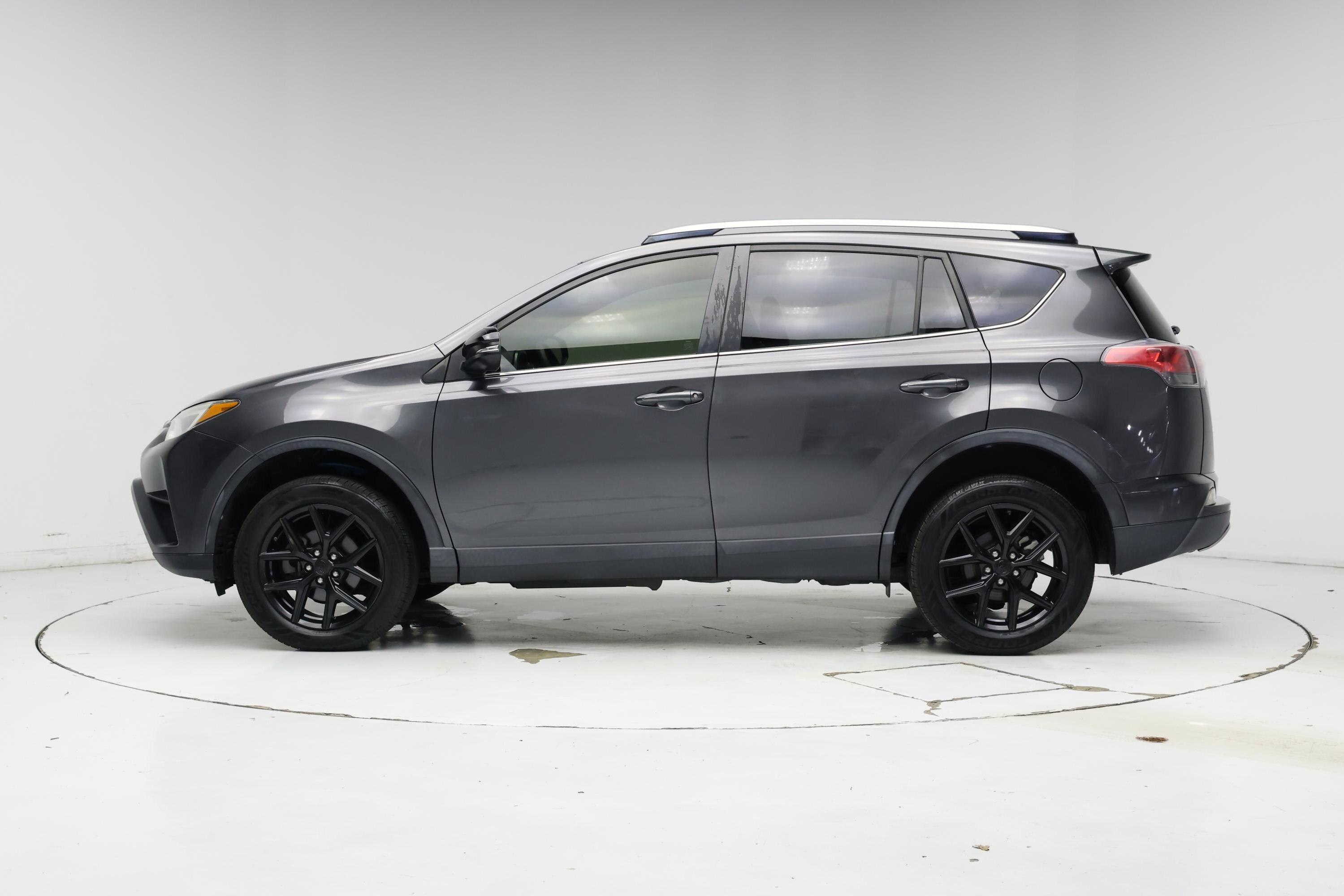 Thumbnail: 2018 Toyota RAV4 - 3