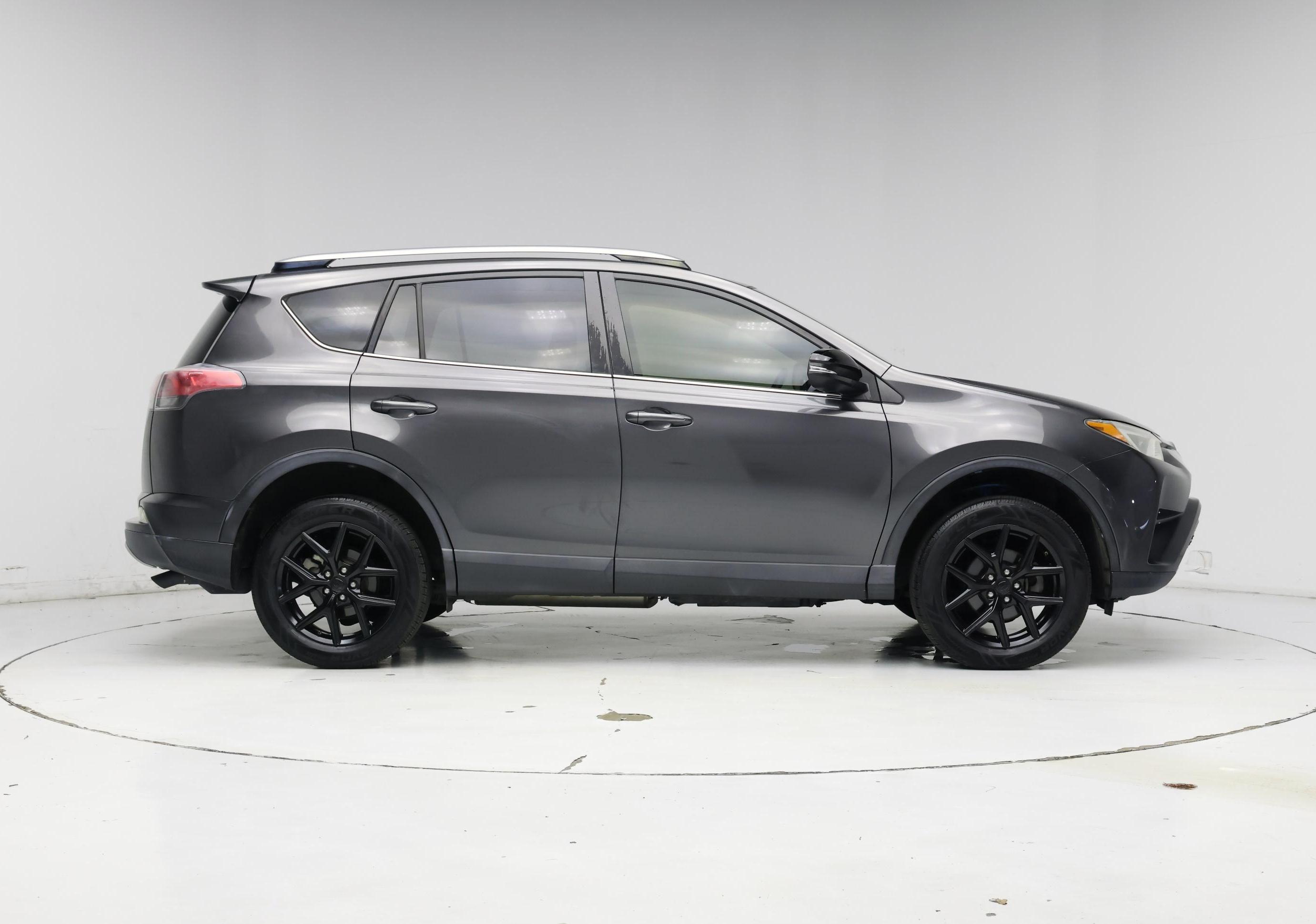 Thumbnail: 2018 Toyota RAV4 - 7