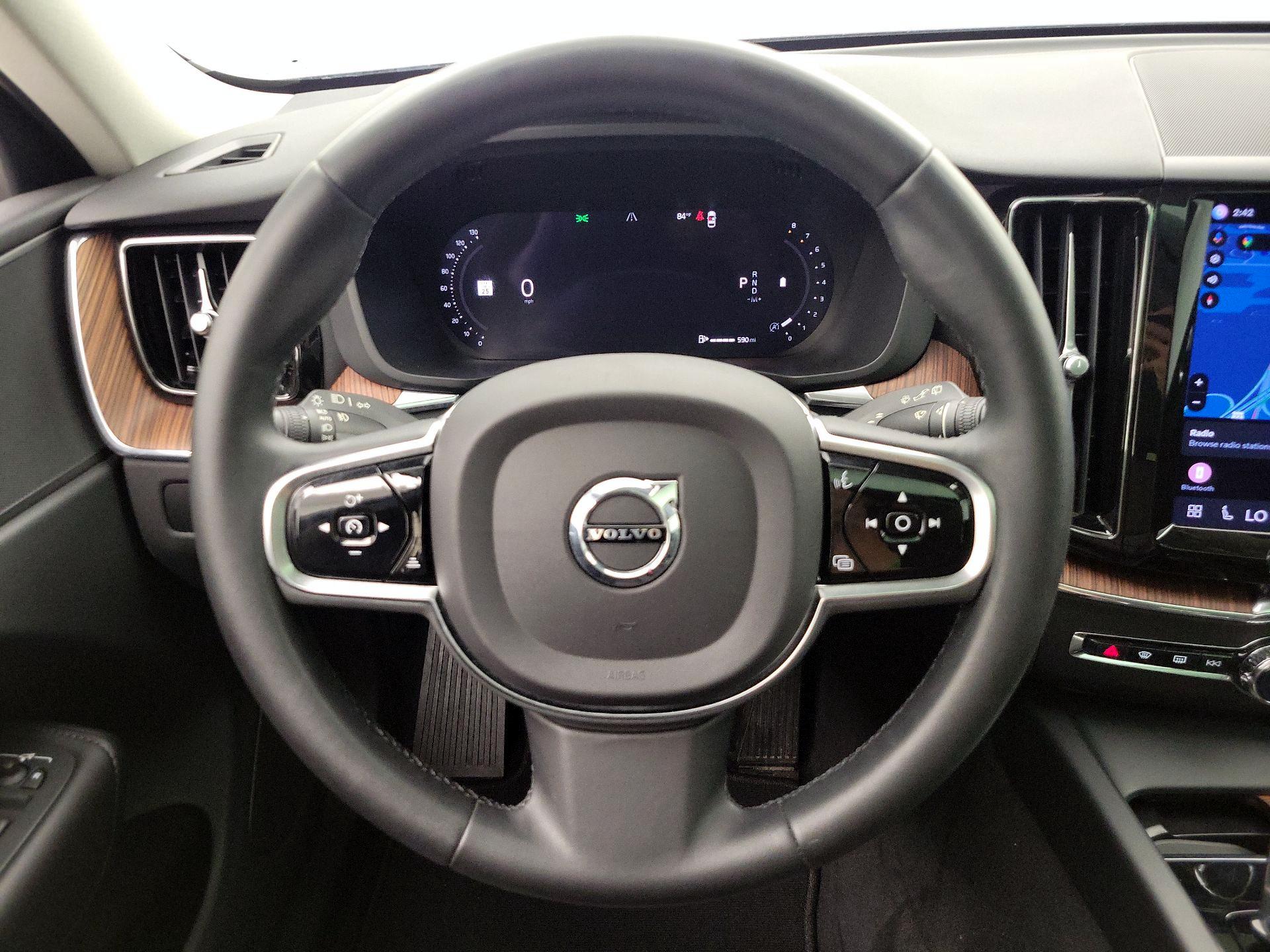 Thumbnail: 2023 Volvo XC60 - 10
