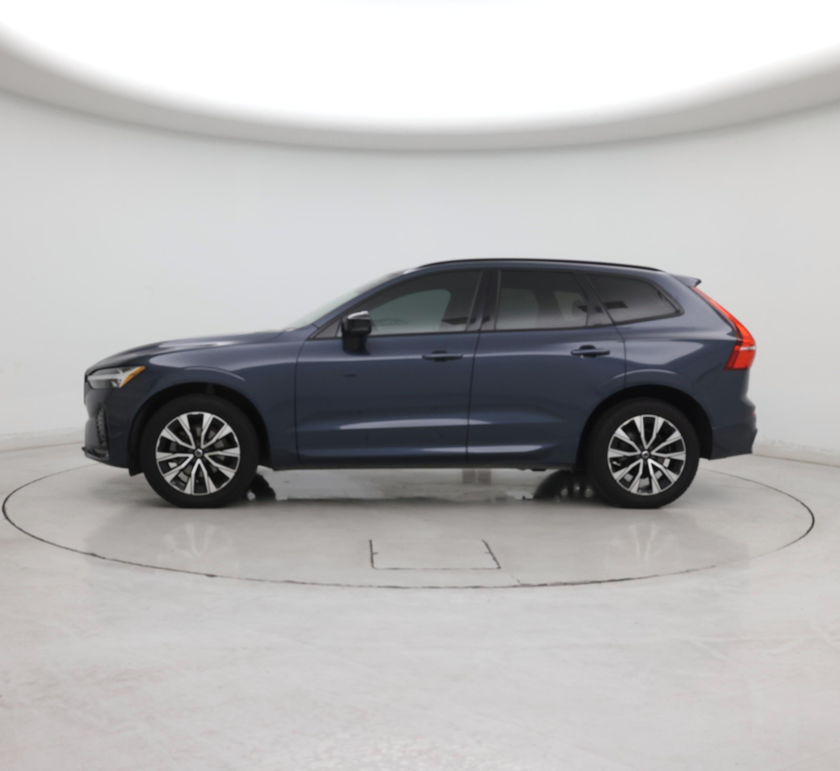 Thumbnail: 2023 Volvo XC60 - 3
