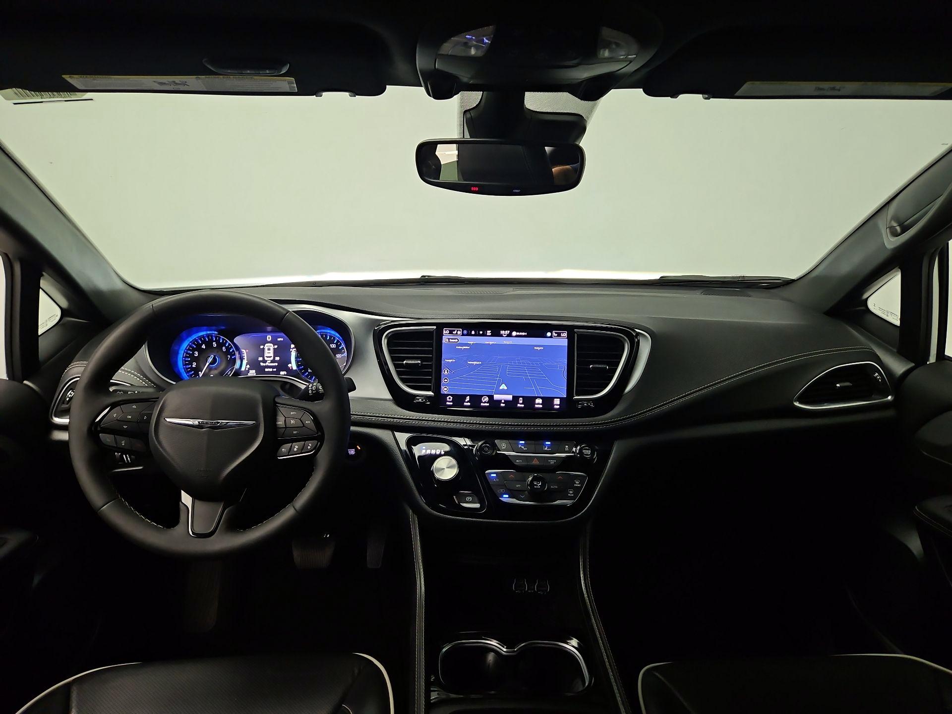 Thumbnail: 2025 Chrysler Pacifica - 9
