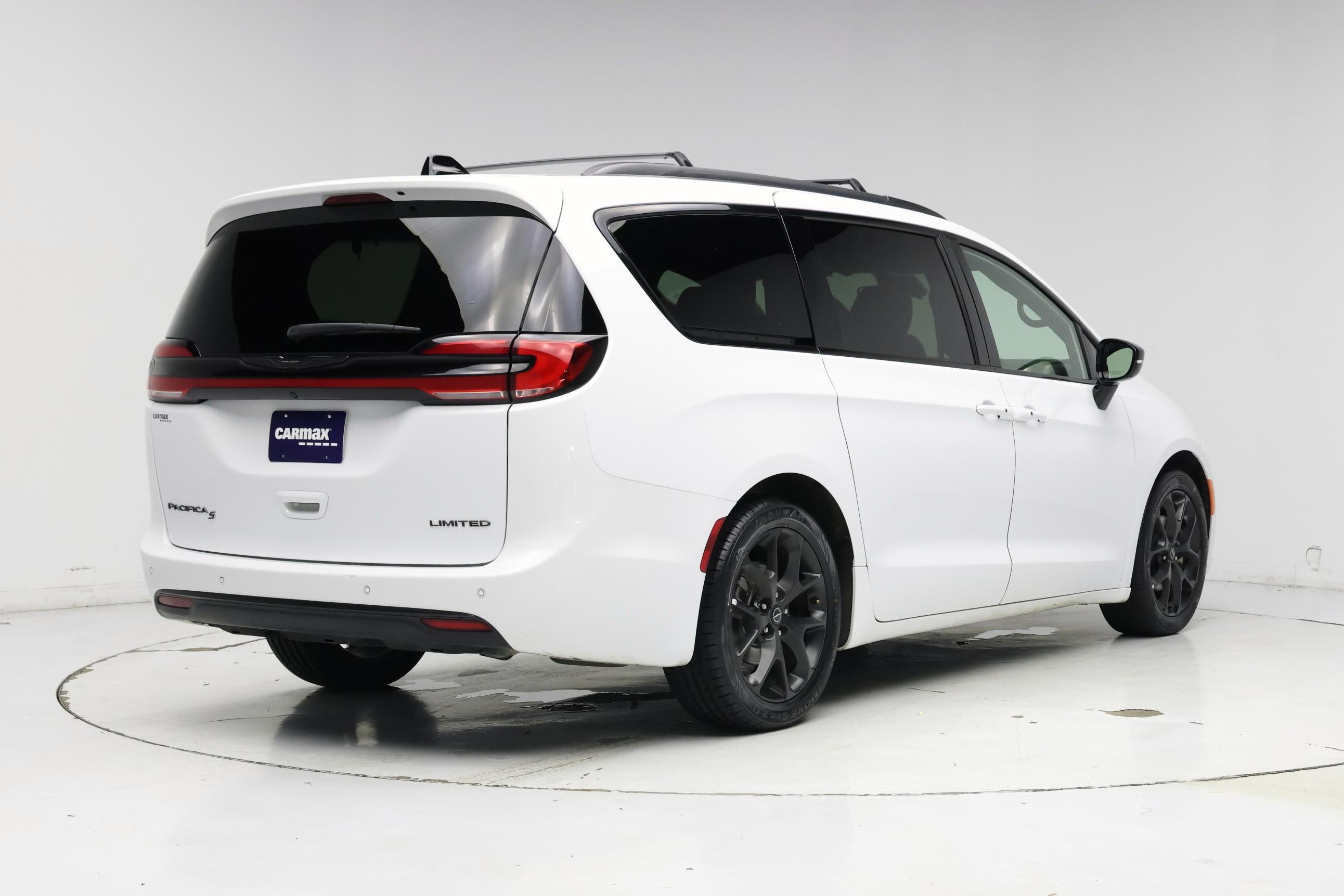 Thumbnail: 2025 Chrysler Pacifica - 8