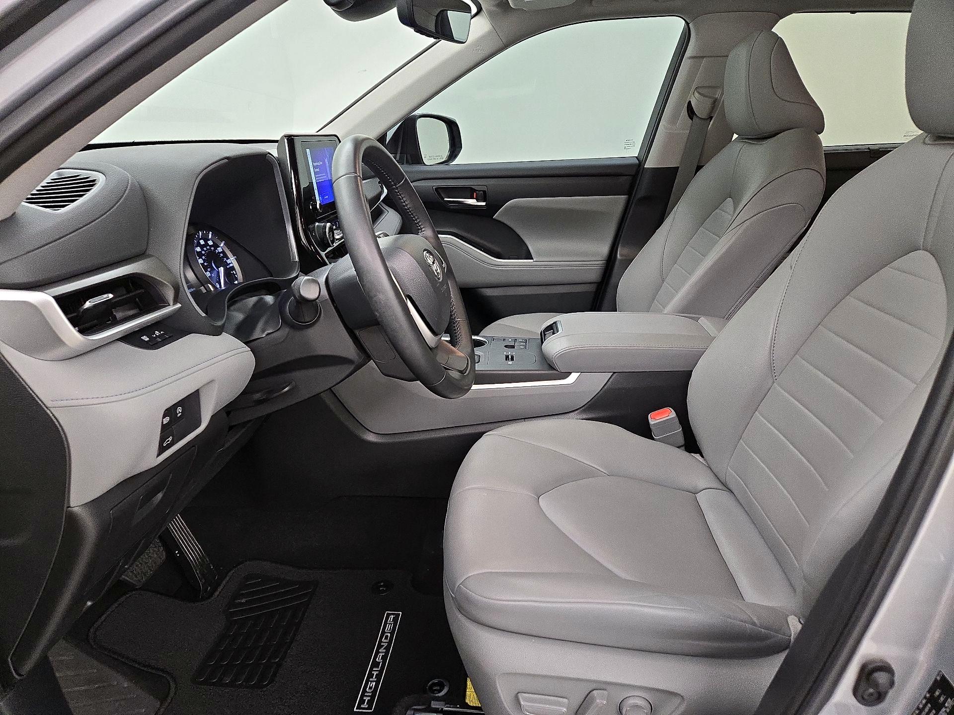 Thumbnail: 2024 Toyota Highlander - 11