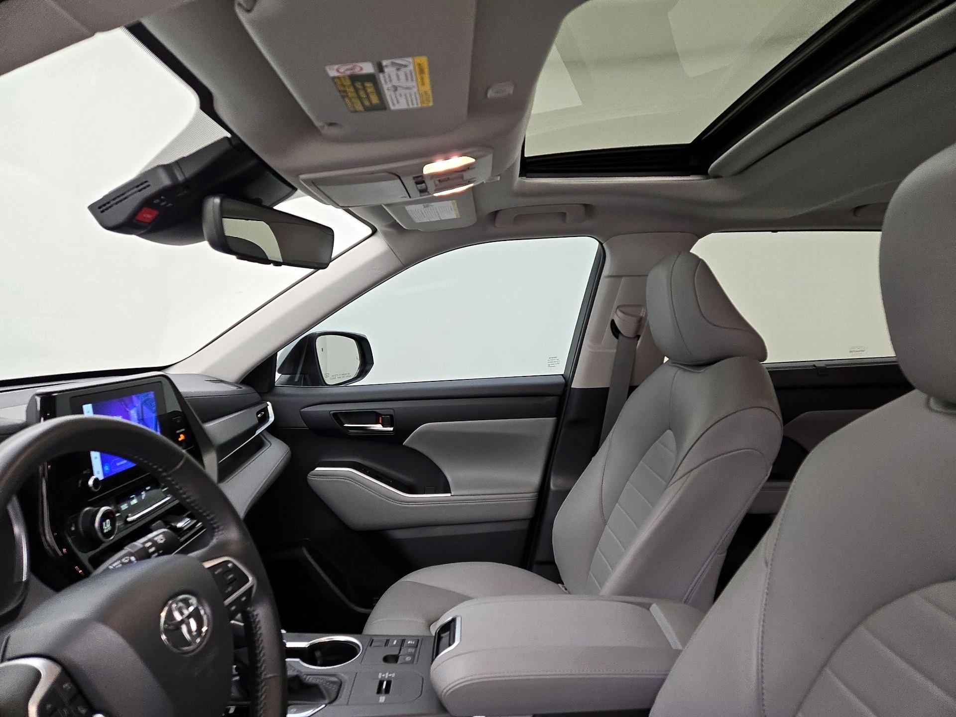 Thumbnail: 2024 Toyota Highlander - 19