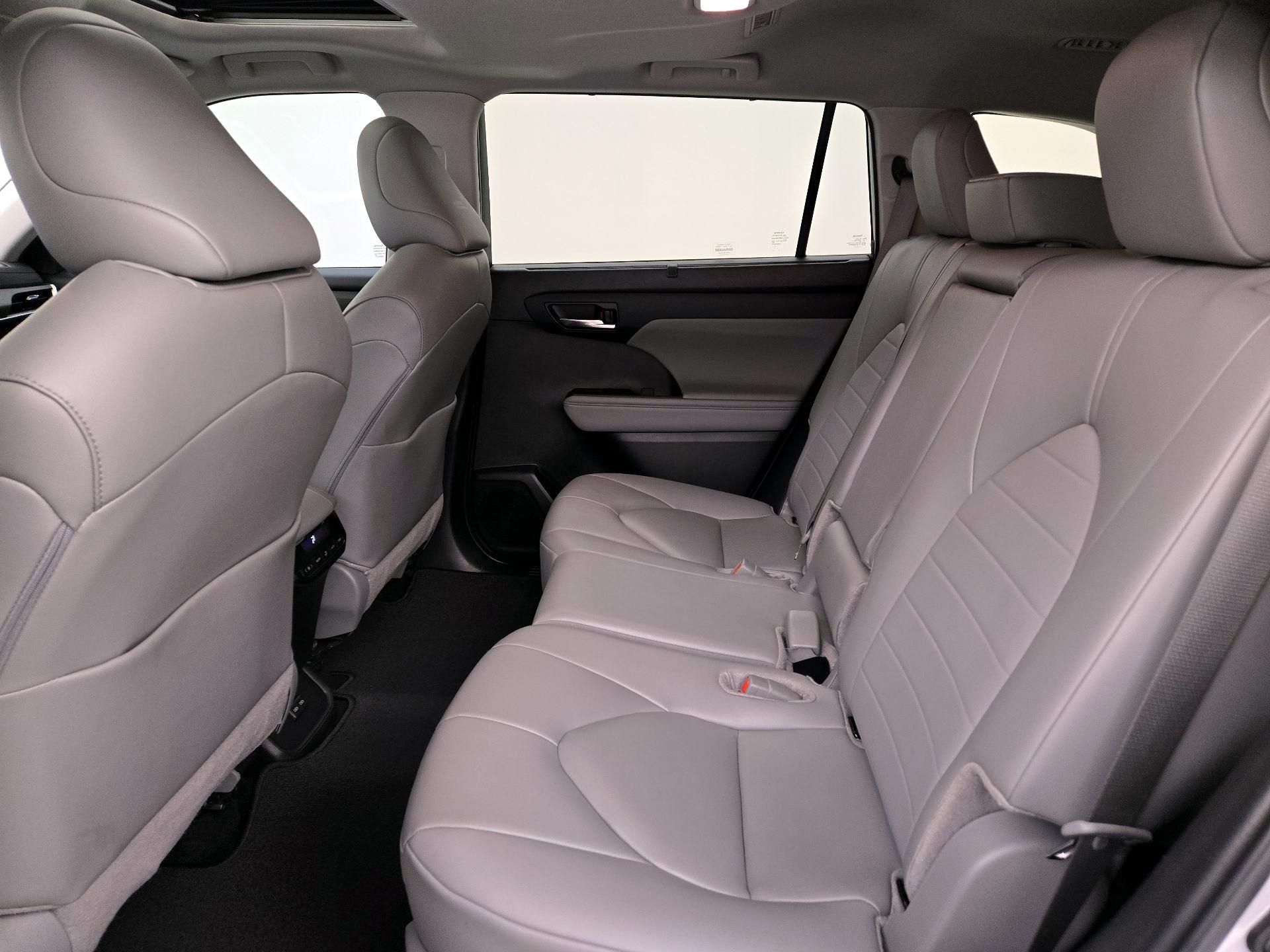 Thumbnail: 2024 Toyota Highlander - 20