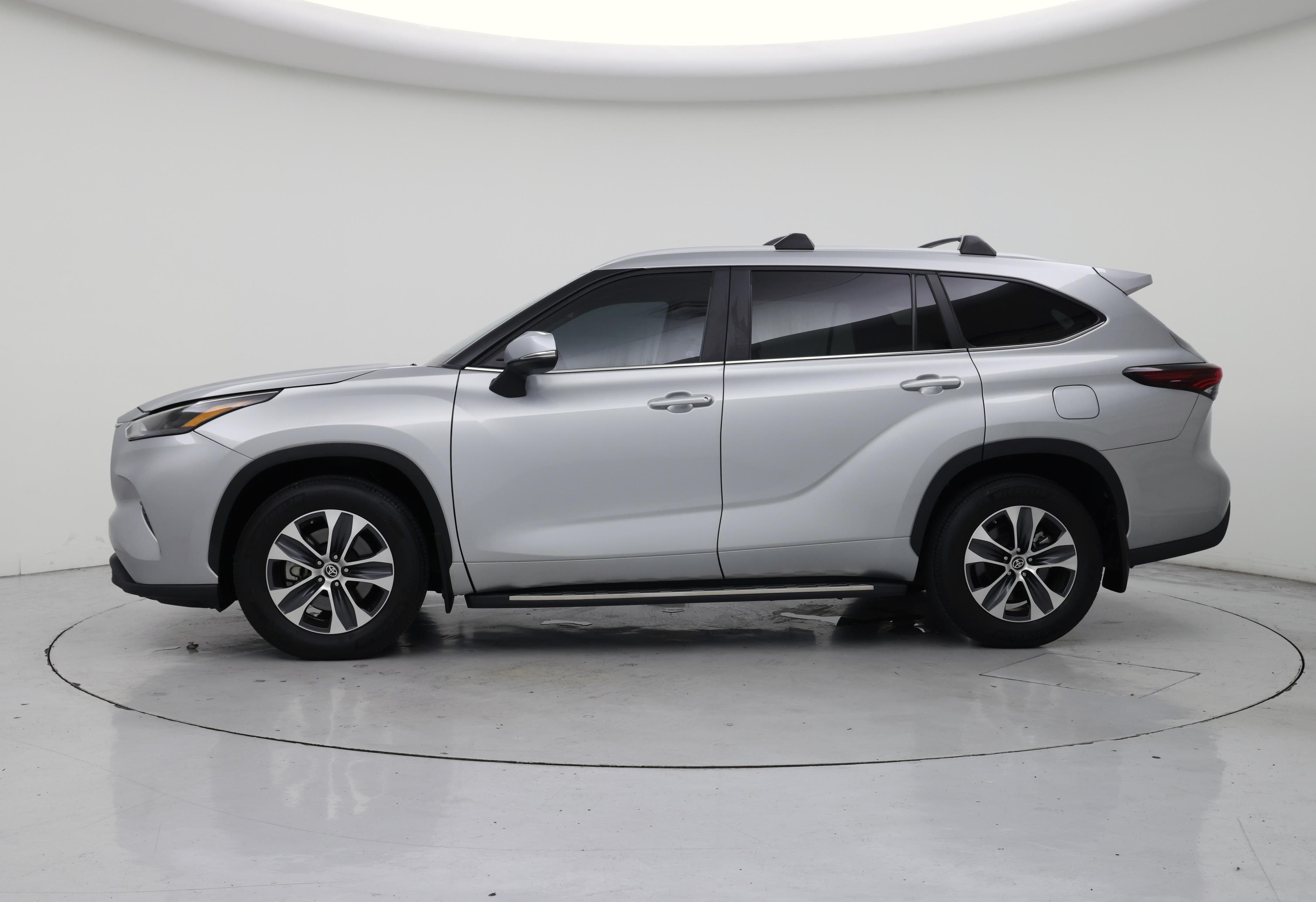 Thumbnail: 2024 Toyota Highlander - 3