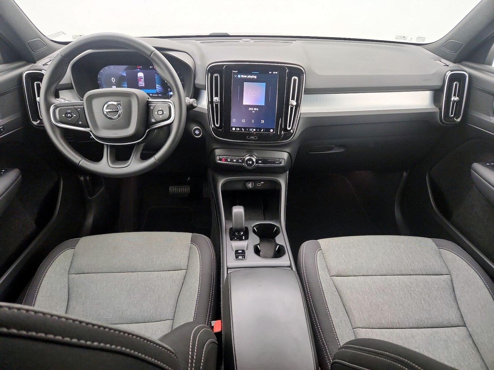 2025 Volvo XC40 Core - Photo 10