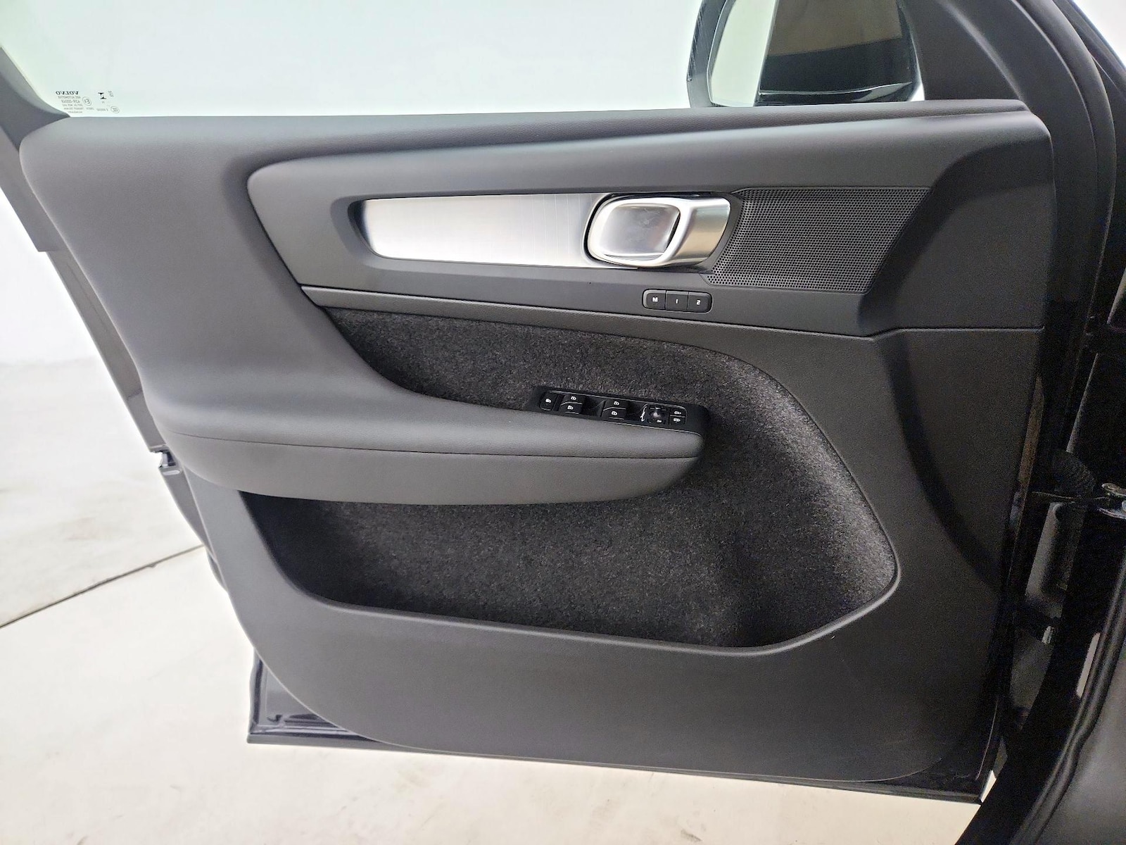 2025 Volvo XC40 Core - Photo 13