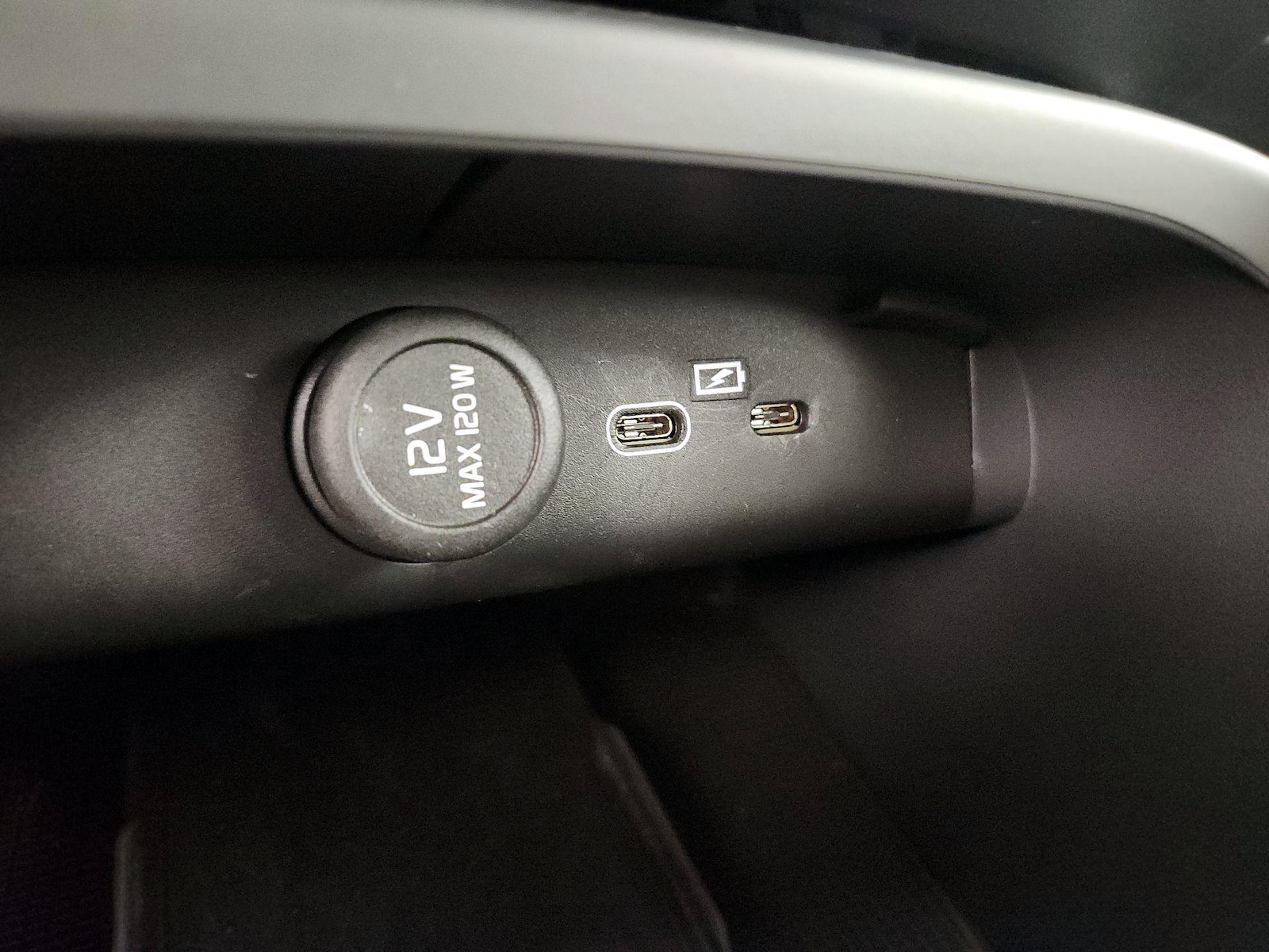 2025 Volvo XC40 Core - Photo 20