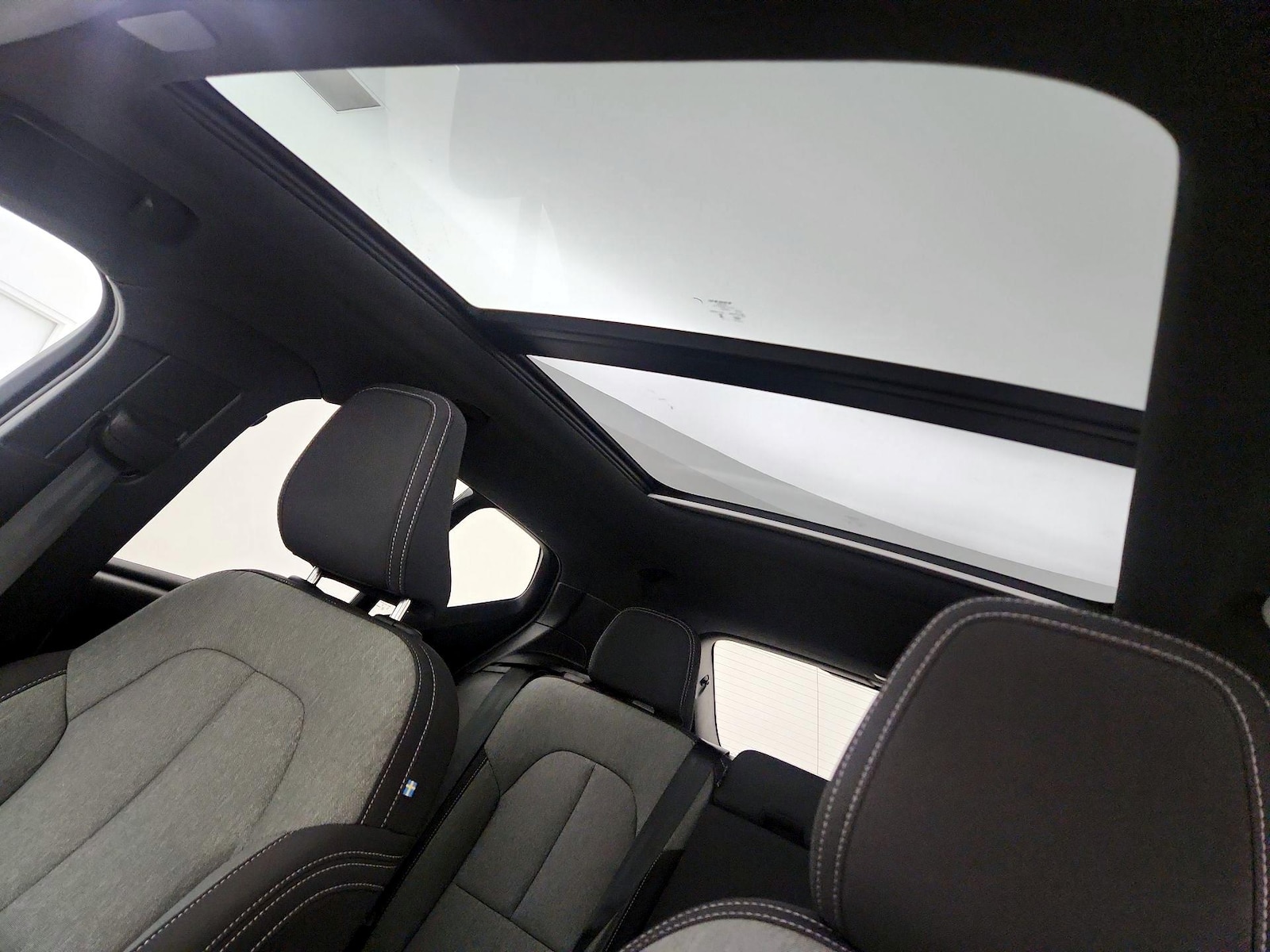 2025 Volvo XC40 Core - Photo 21