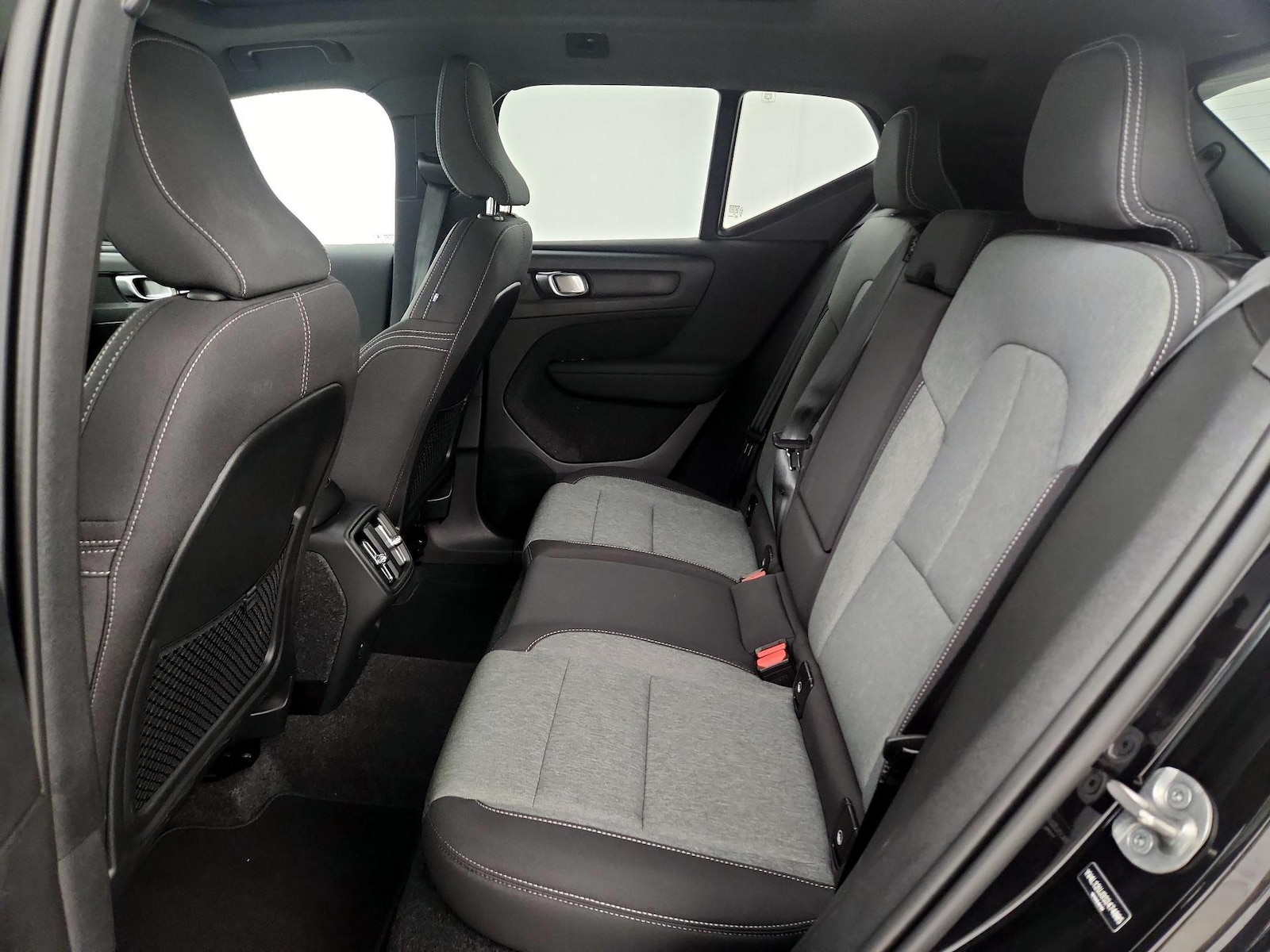 2025 Volvo XC40 Core - Photo 22