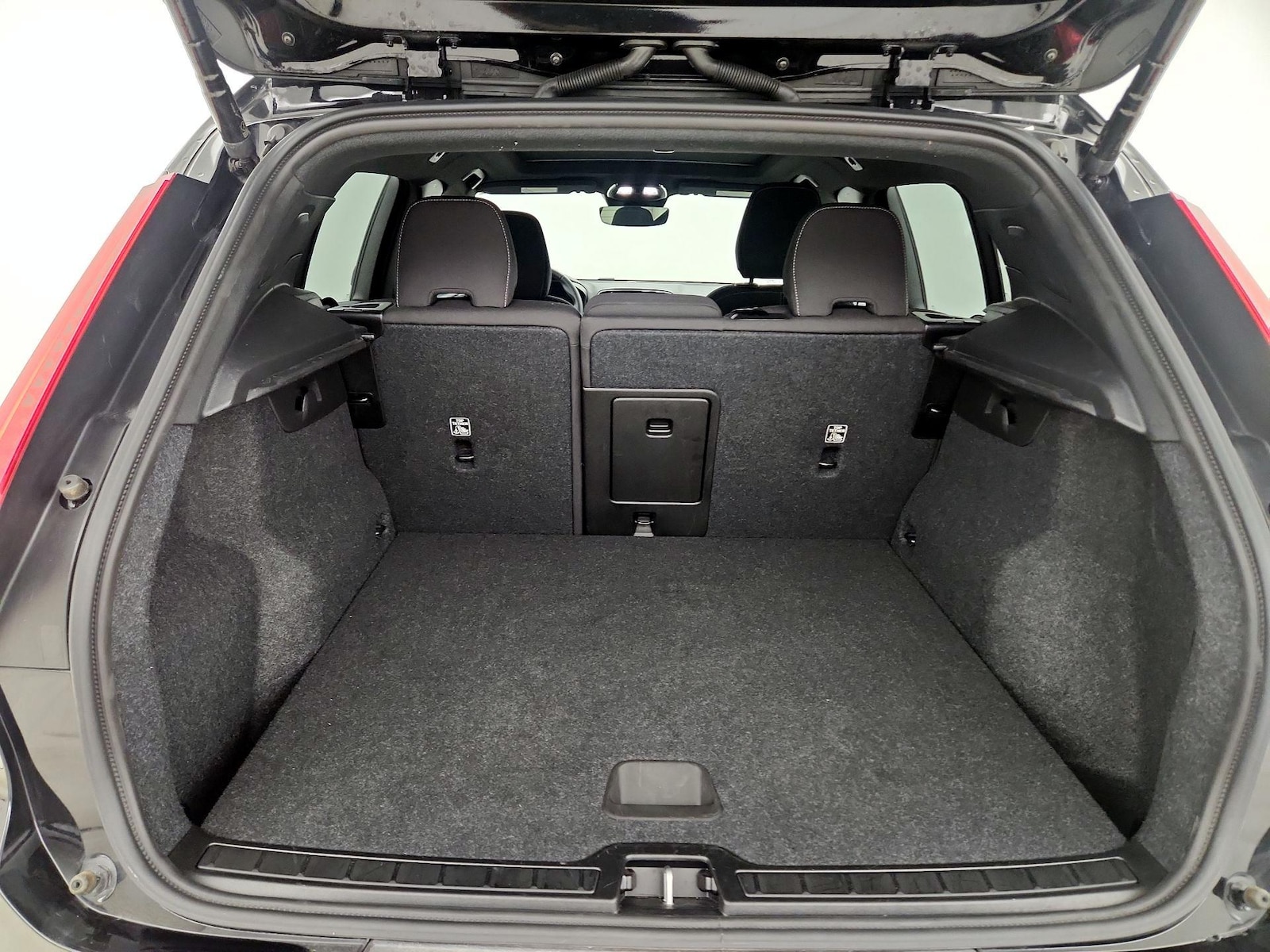 2025 Volvo XC40 Core - Photo 23