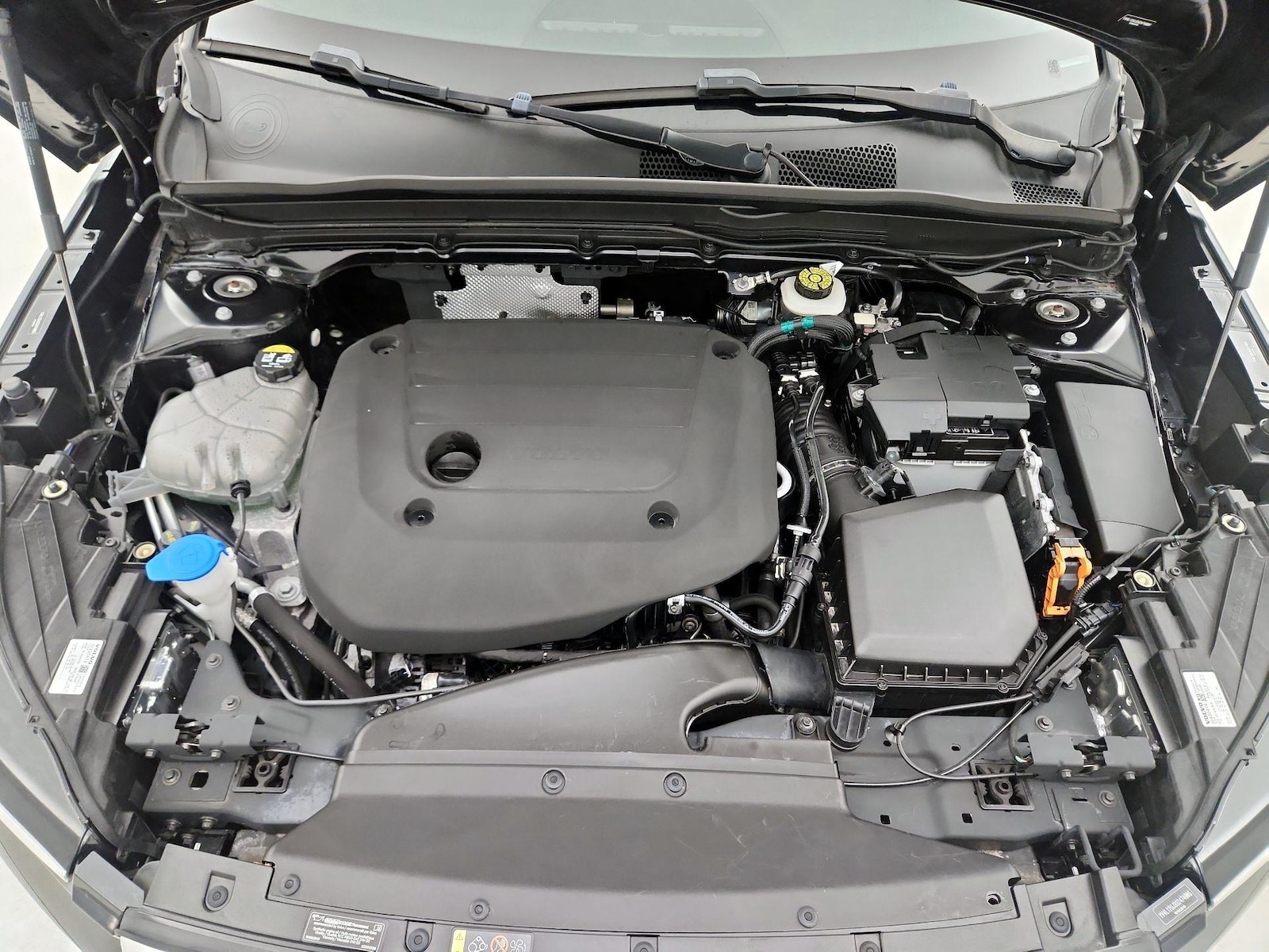 2025 Volvo XC40 Core - Photo 24