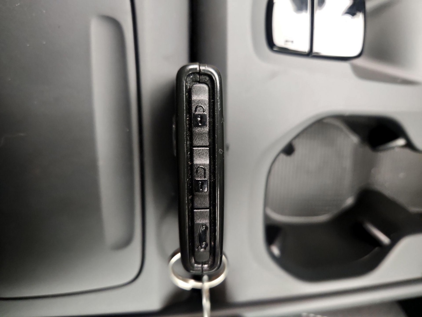 2025 Volvo XC40 Core - Photo 25