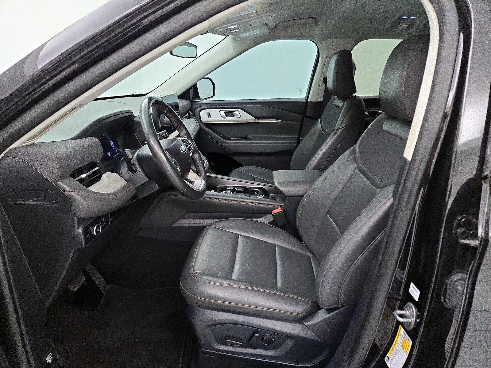 2025 Ford Explorer Active - Photo 12
