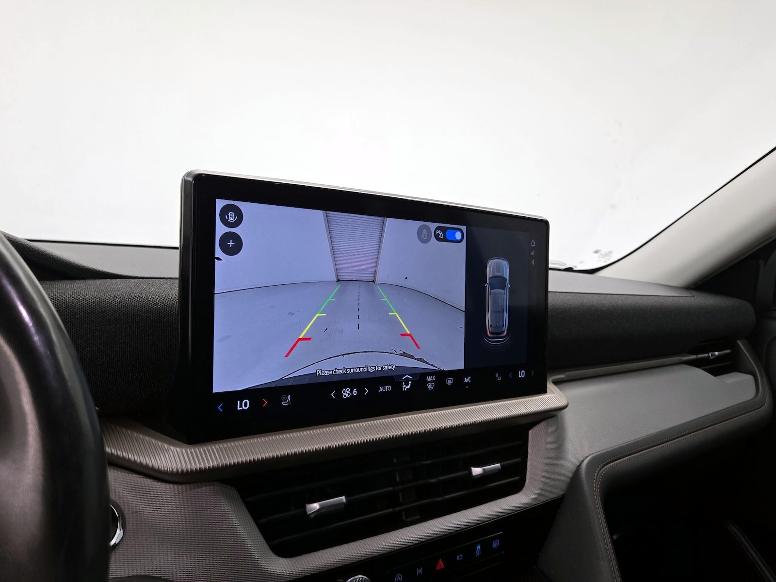 2025 Ford Explorer Active - Photo 16