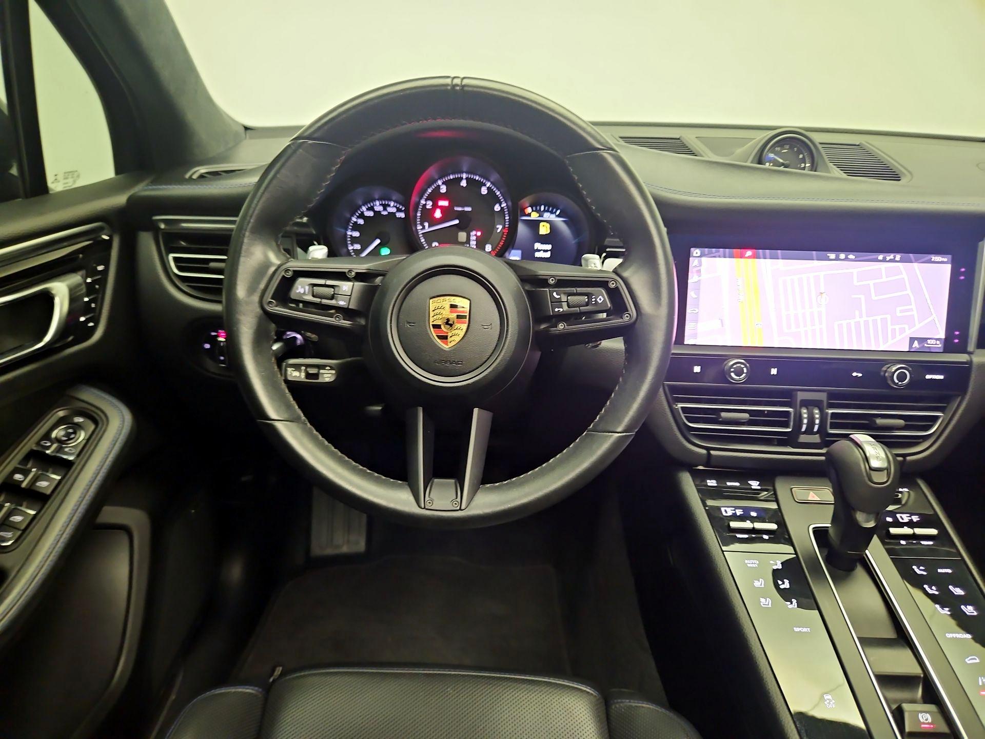Thumbnail: 2022 Porsche Macan - 10
