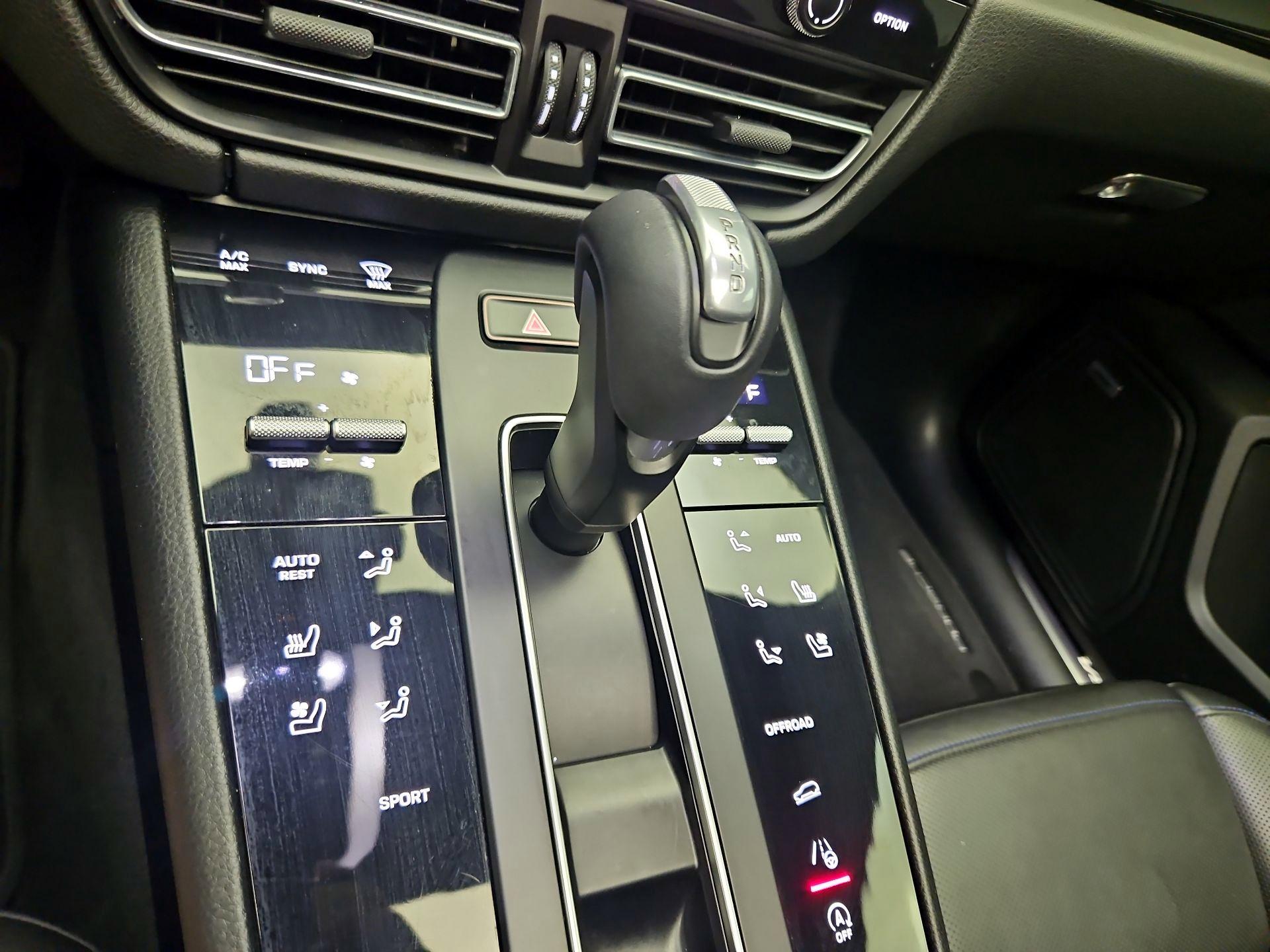 Thumbnail: 2022 Porsche Macan - 18