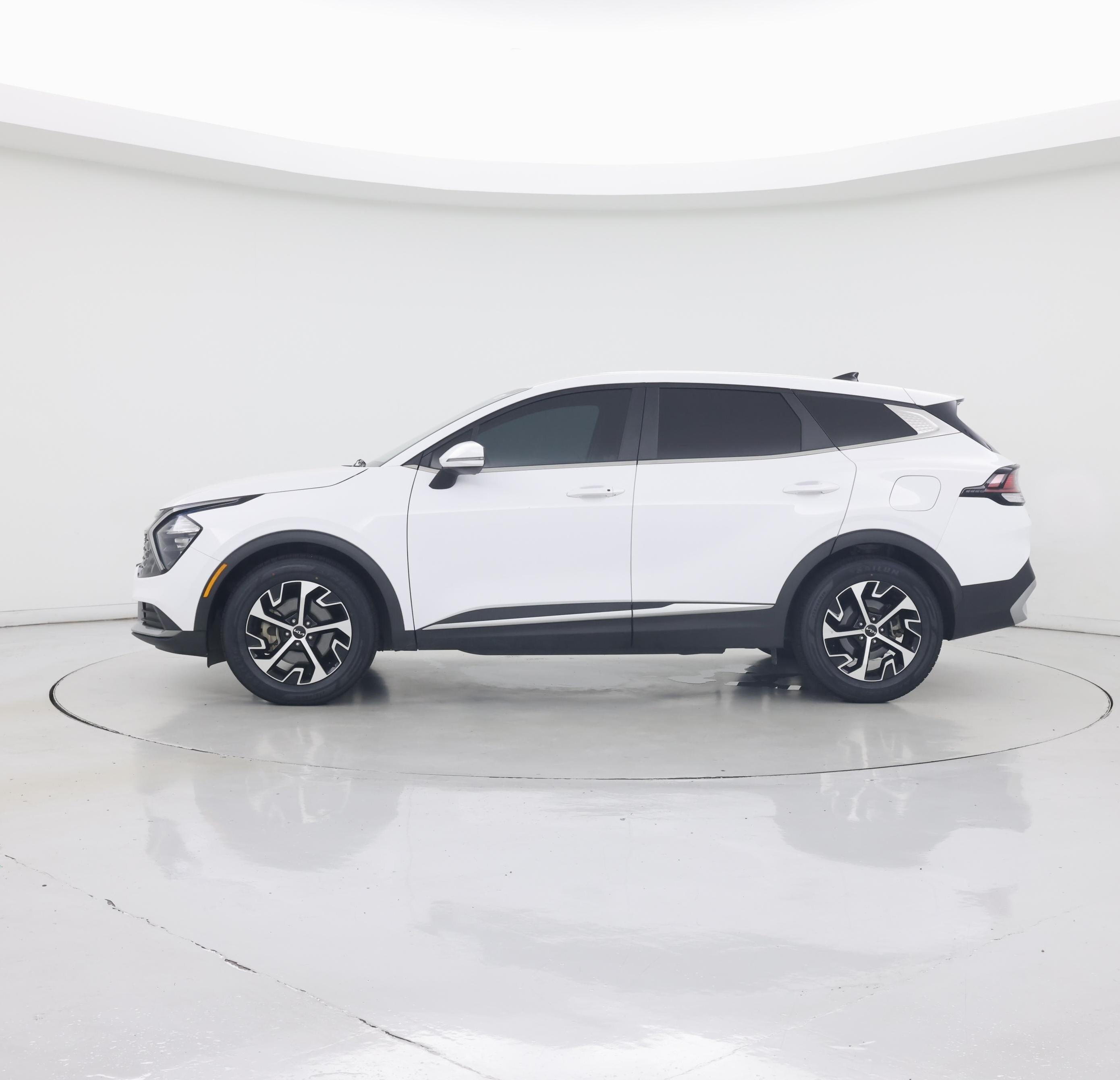 Thumbnail: 2023 Kia Sportage - 3