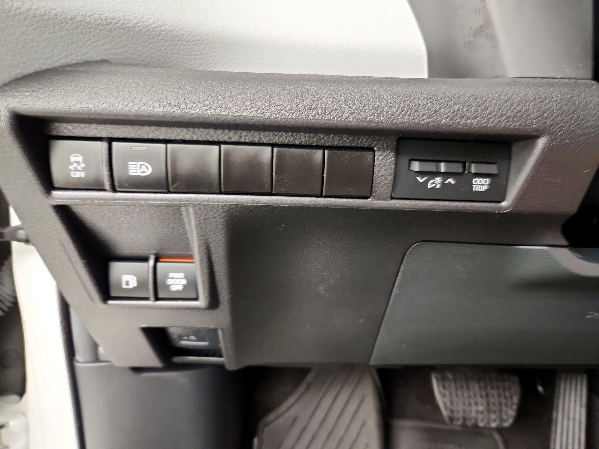 Thumbnail: 2025 Toyota Sienna - 13